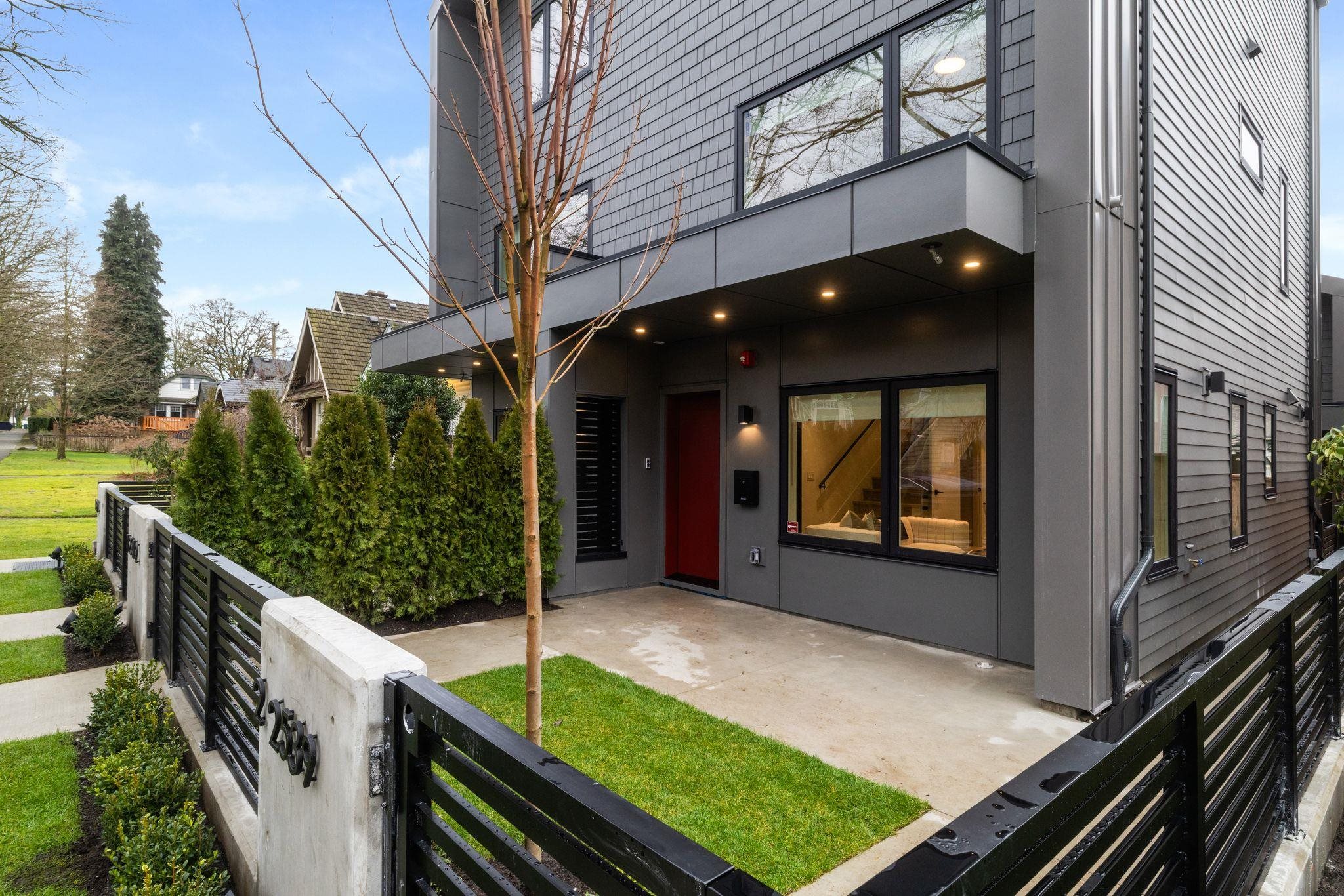 1 2541 Grant Street Vancouver, BC - 3