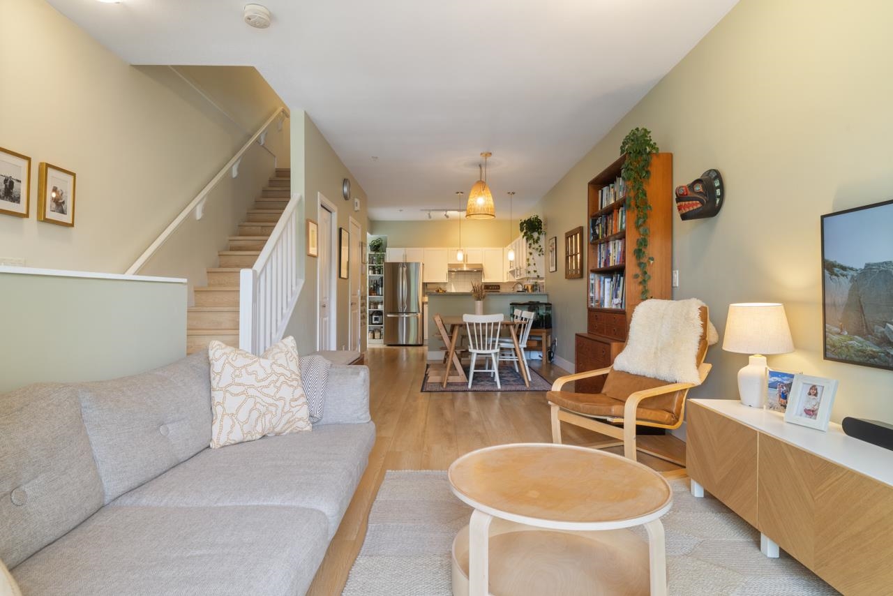 210 4458 Albert Street Burnaby, BC - 5