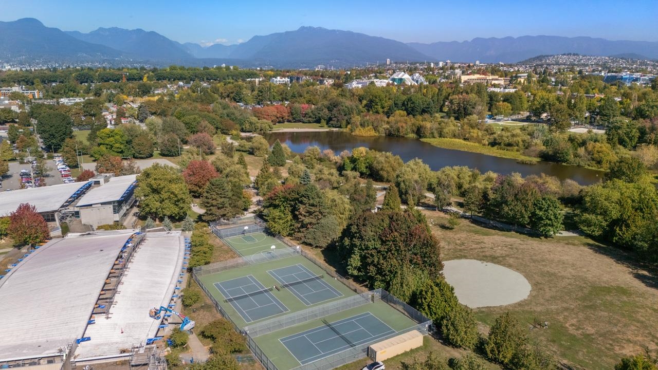 2472 E 12th Avenue Vancouver, BC - 34