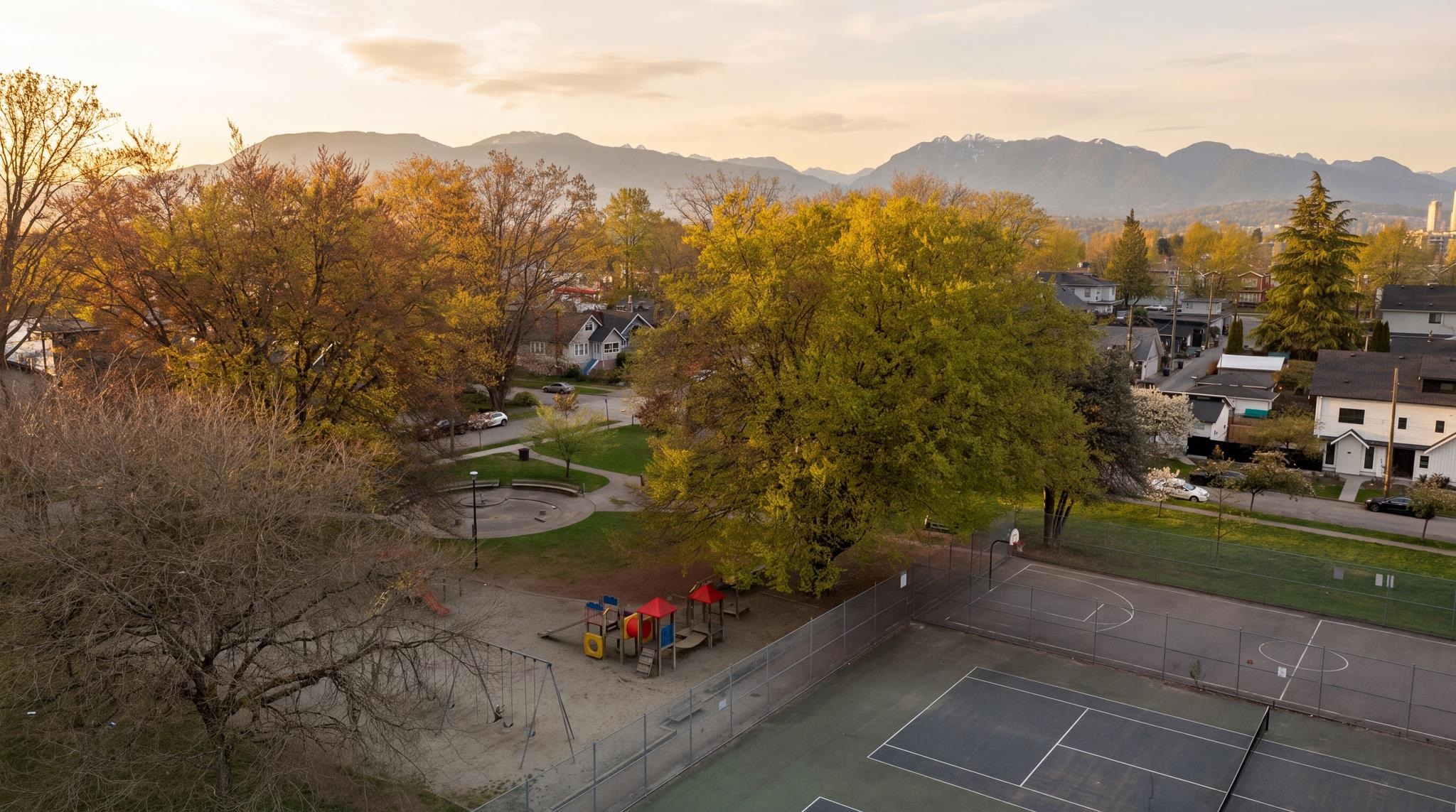 2273 E 2nd Avenue Vancouver, BC - 36