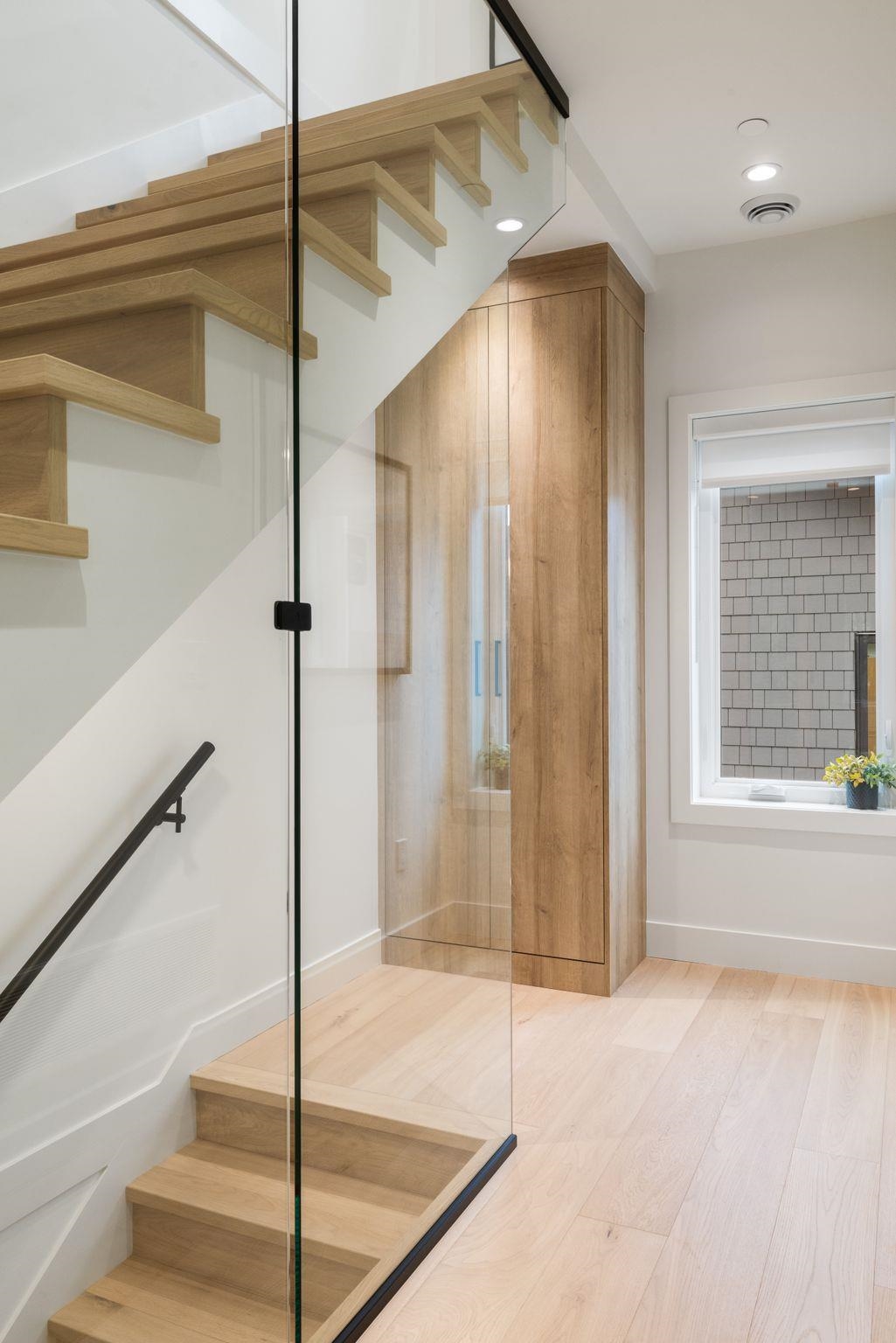 1 2541 Grant Street Vancouver, BC - 26