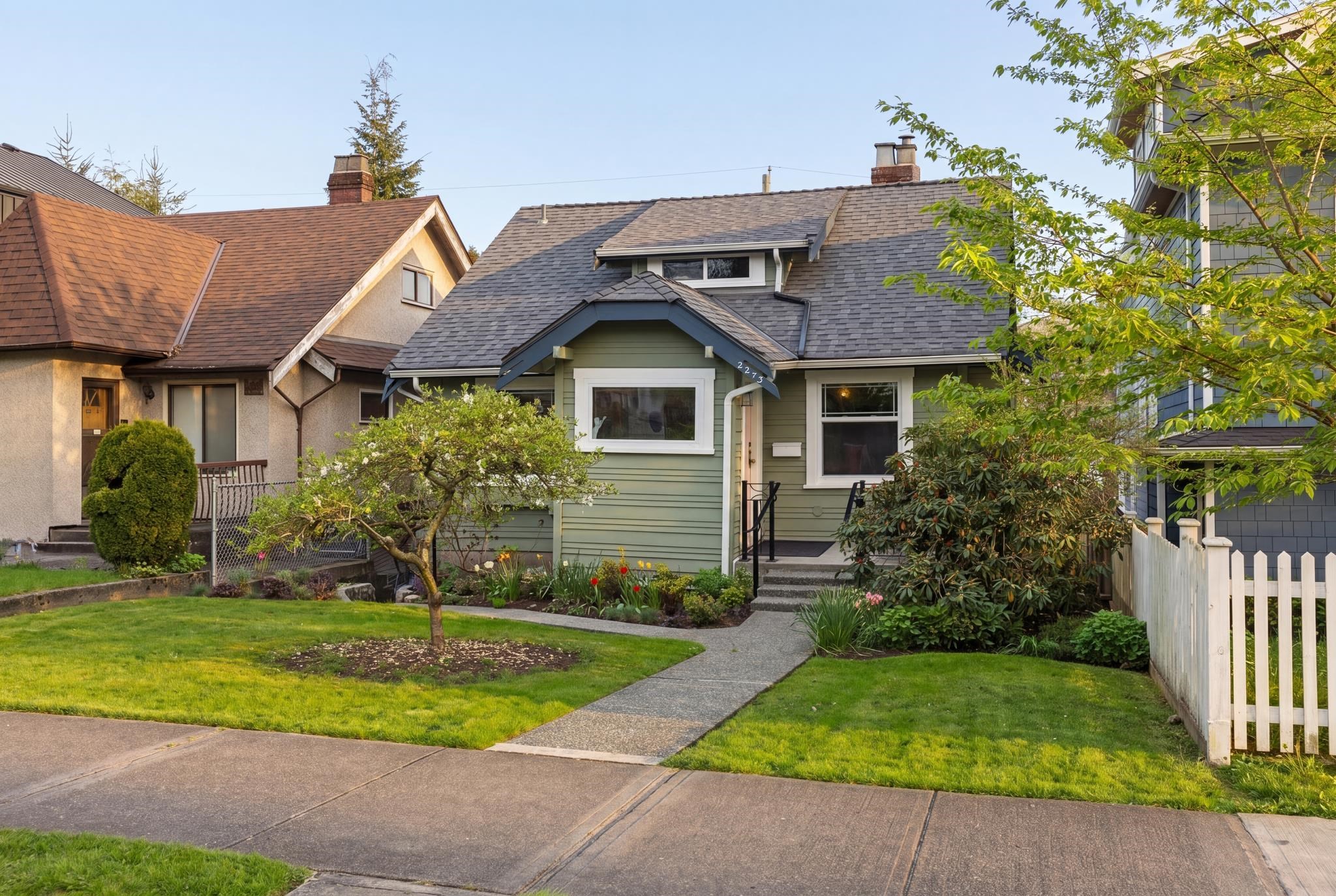 2273 E 2nd Avenue Vancouver, BC - 1