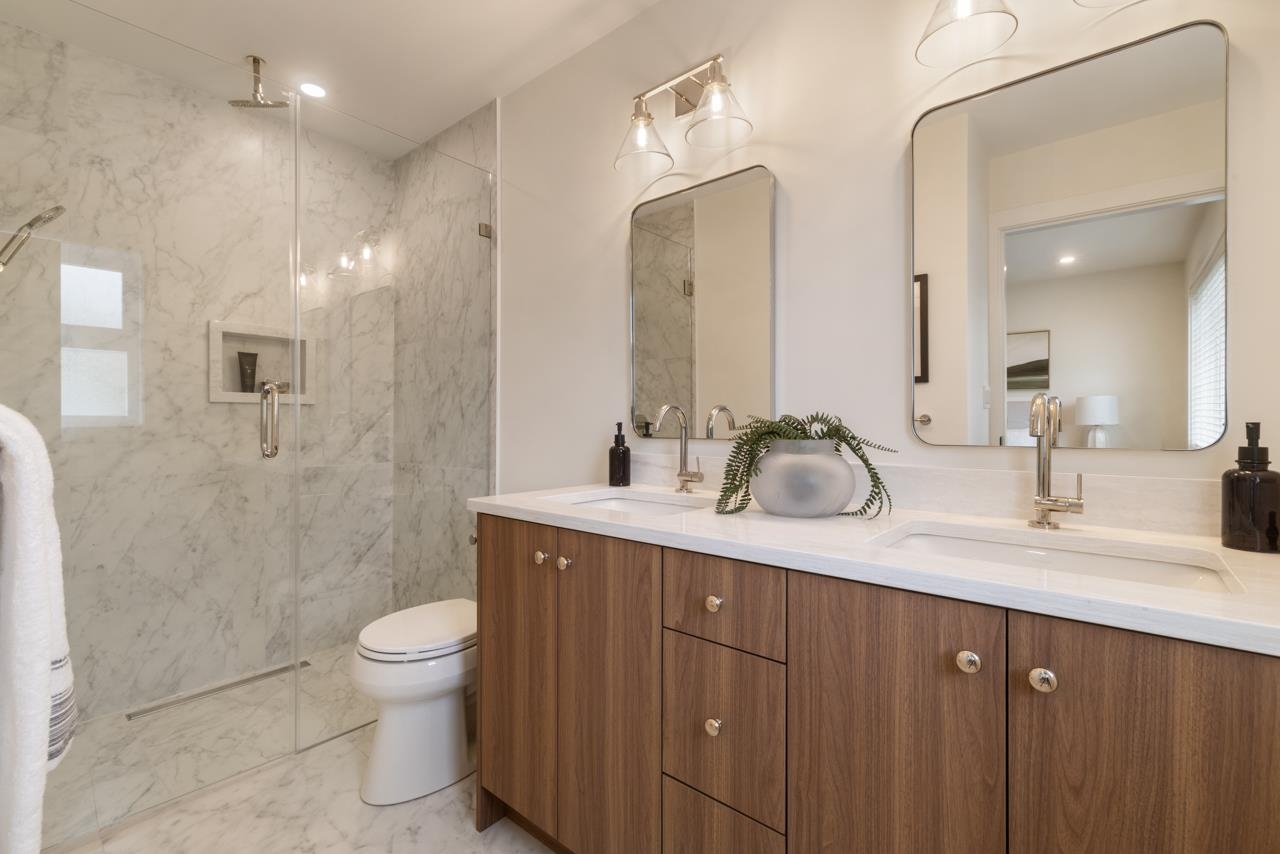 2055 E 4th Avenue Vancouver, BC - 21