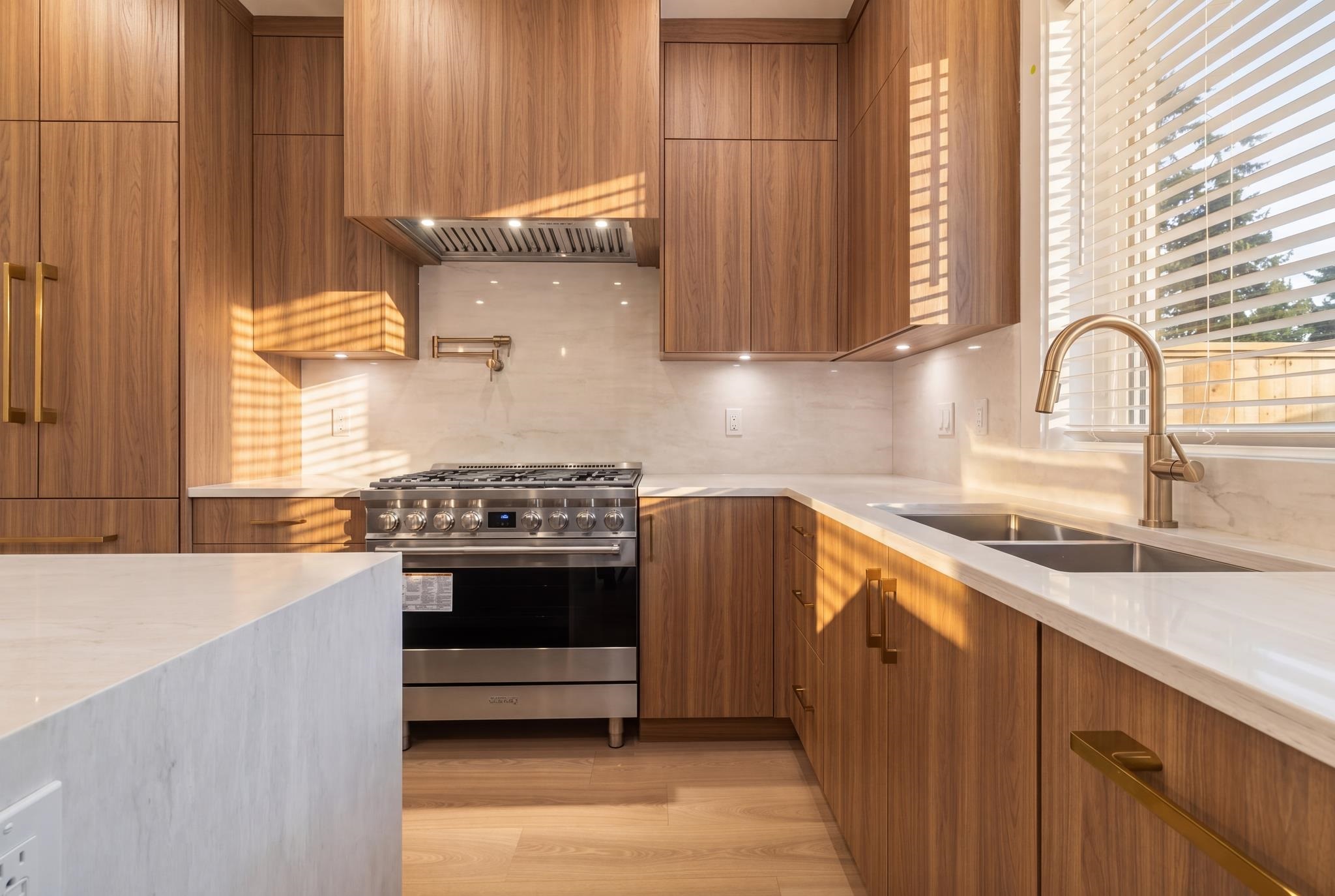 2055 E 4th Avenue Vancouver, BC - 5