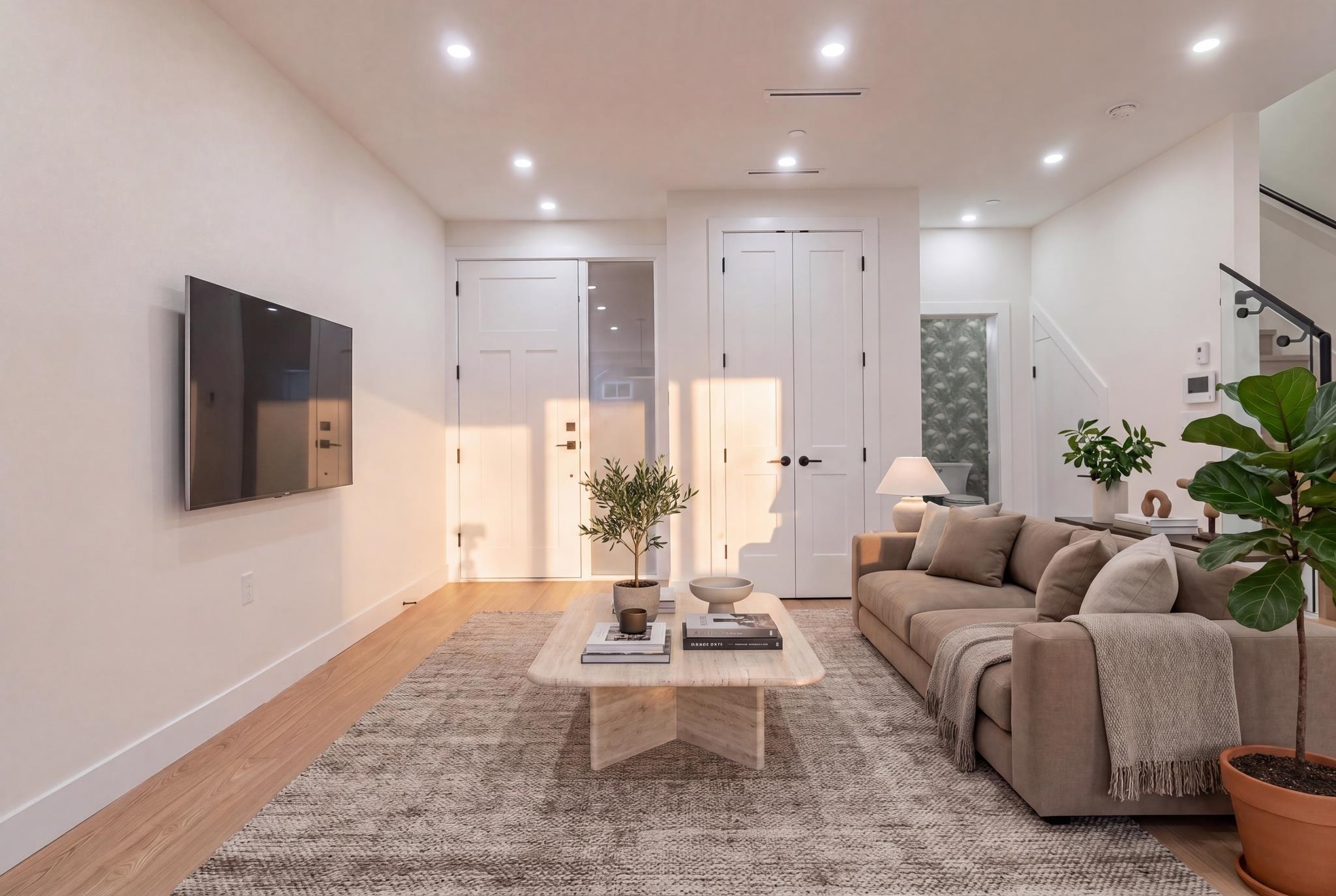 2055 E 4th Avenue Vancouver, BC - 2