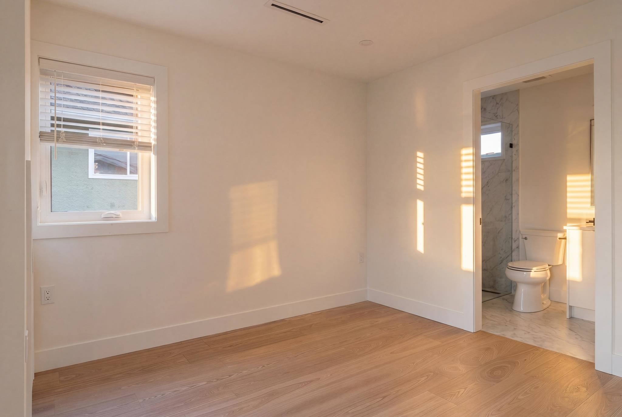 2055 E 4th Avenue Vancouver, BC - 23