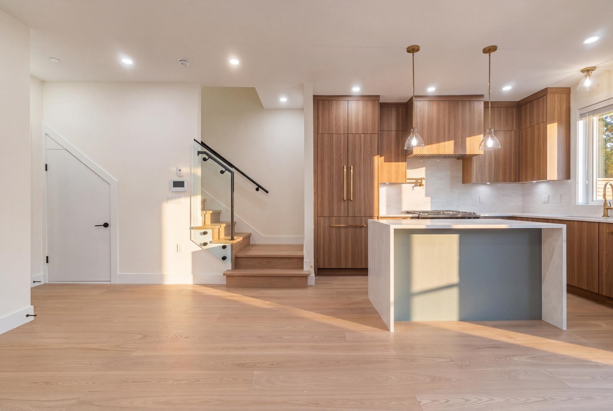2055 E 4th Avenue Vancouver, BC - 4
