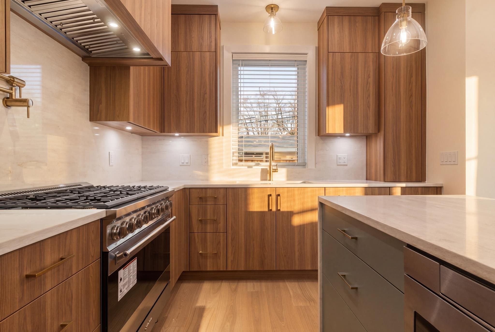 2055 E 4th Avenue Vancouver, BC - 8