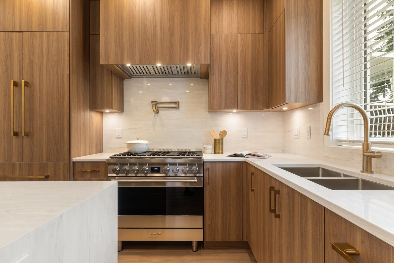 2049 E 4th Avenue Vancouver, BC - 4