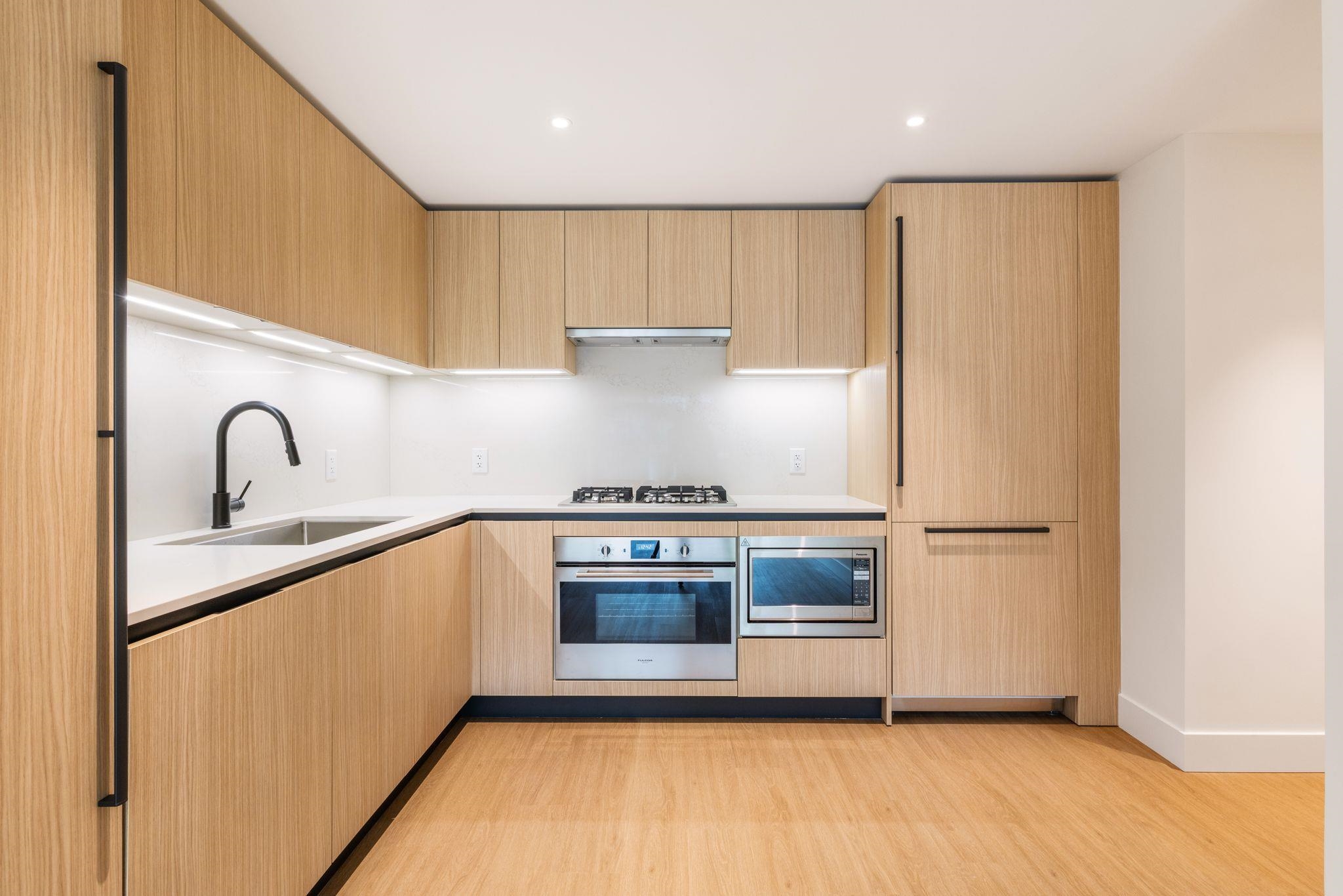 202 2235 E Broadway Vancouver, BC - 6