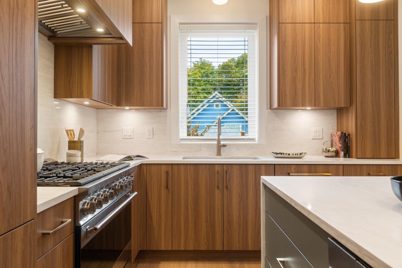 2049 E 4th Avenue Vancouver, BC - 3