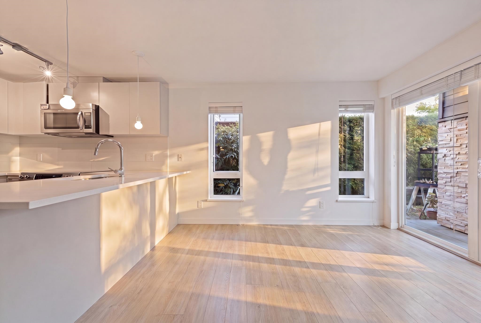 107 1661 E 2nd Avenue Vancouver, BC - 3