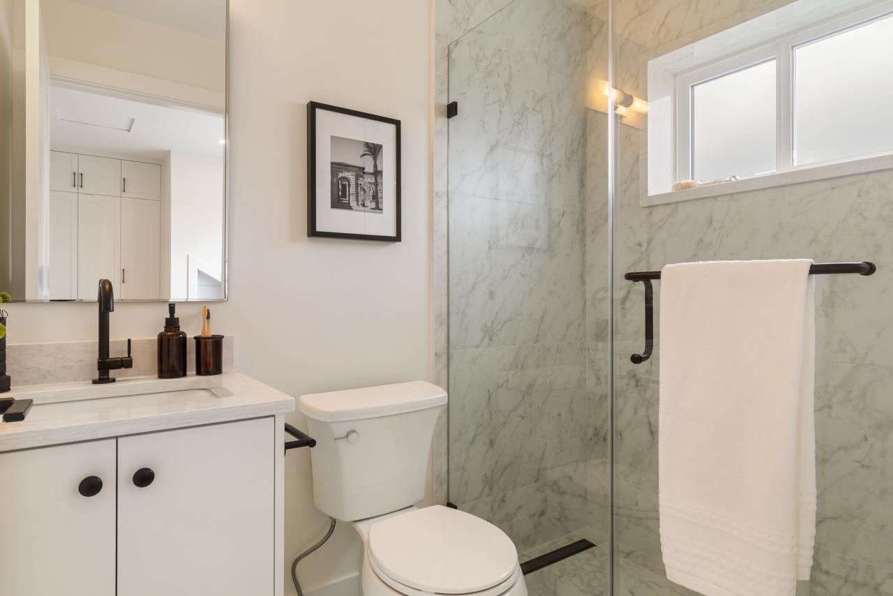 2049 E 4th Avenue Vancouver, BC - 31