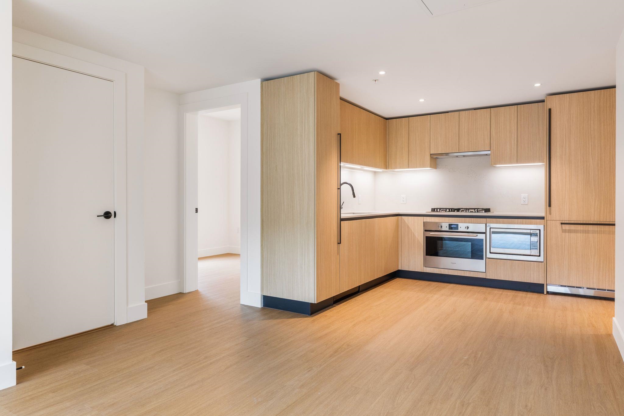 202 2235 E Broadway Vancouver, BC - 5