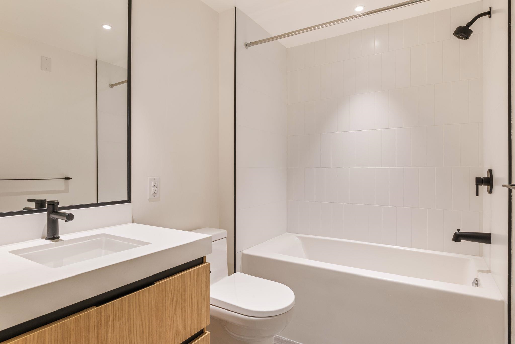 202 2235 E Broadway Vancouver, BC - 16