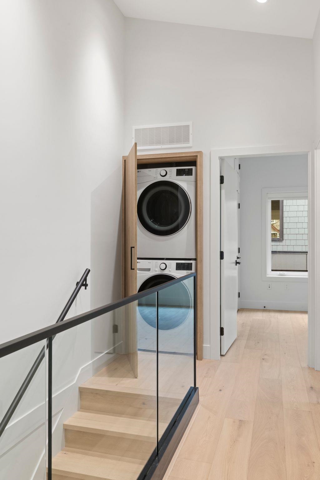 1 2539 Grant Avenue Vancouver, BC - 13