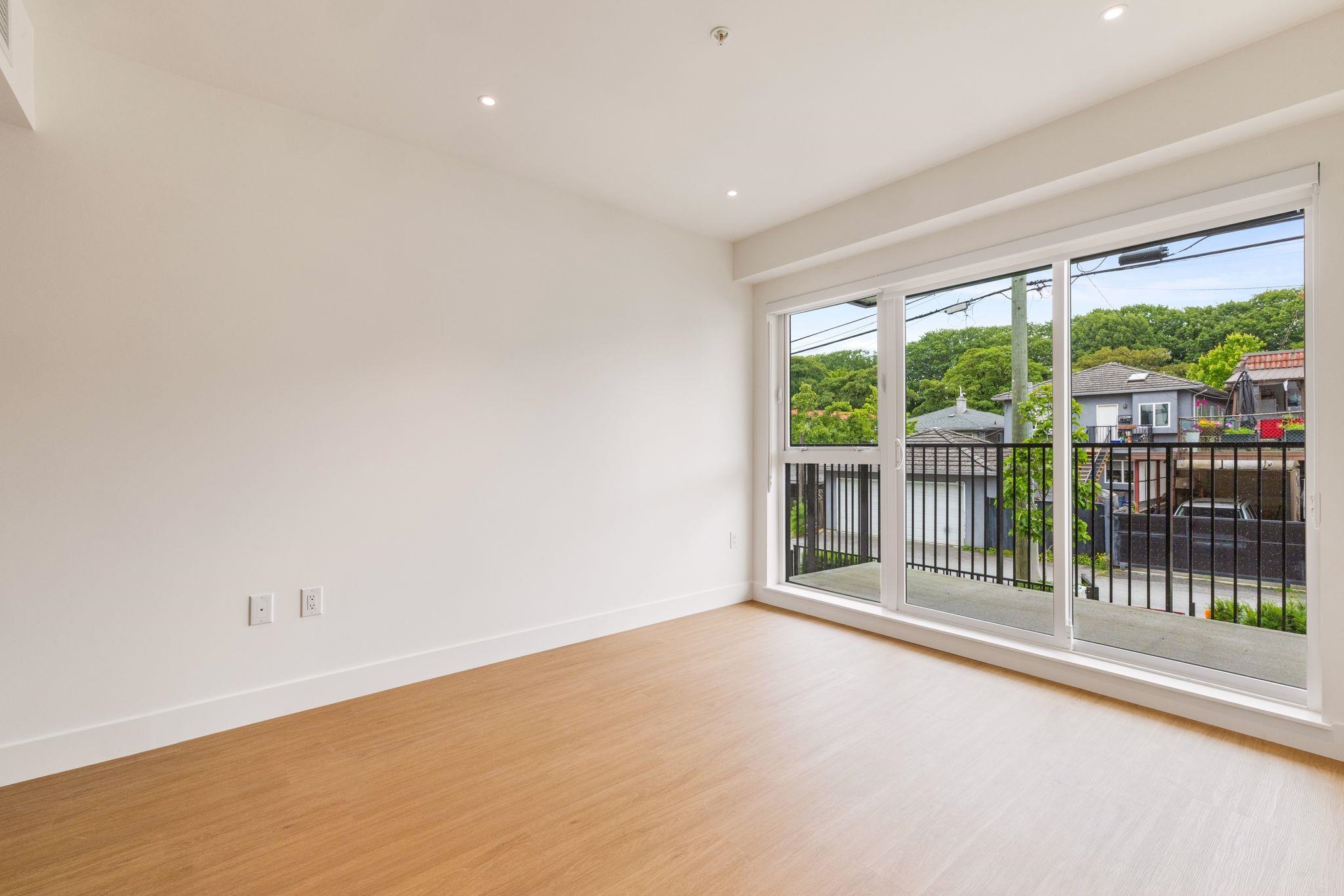 202 2235 E Broadway Vancouver, BC - 2