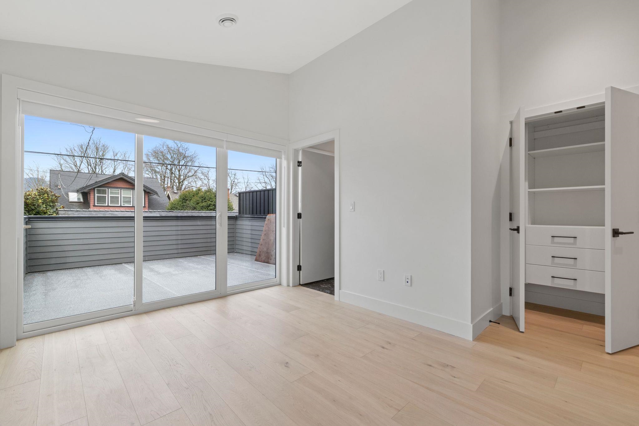 1 2539 Grant Avenue Vancouver, BC - 9