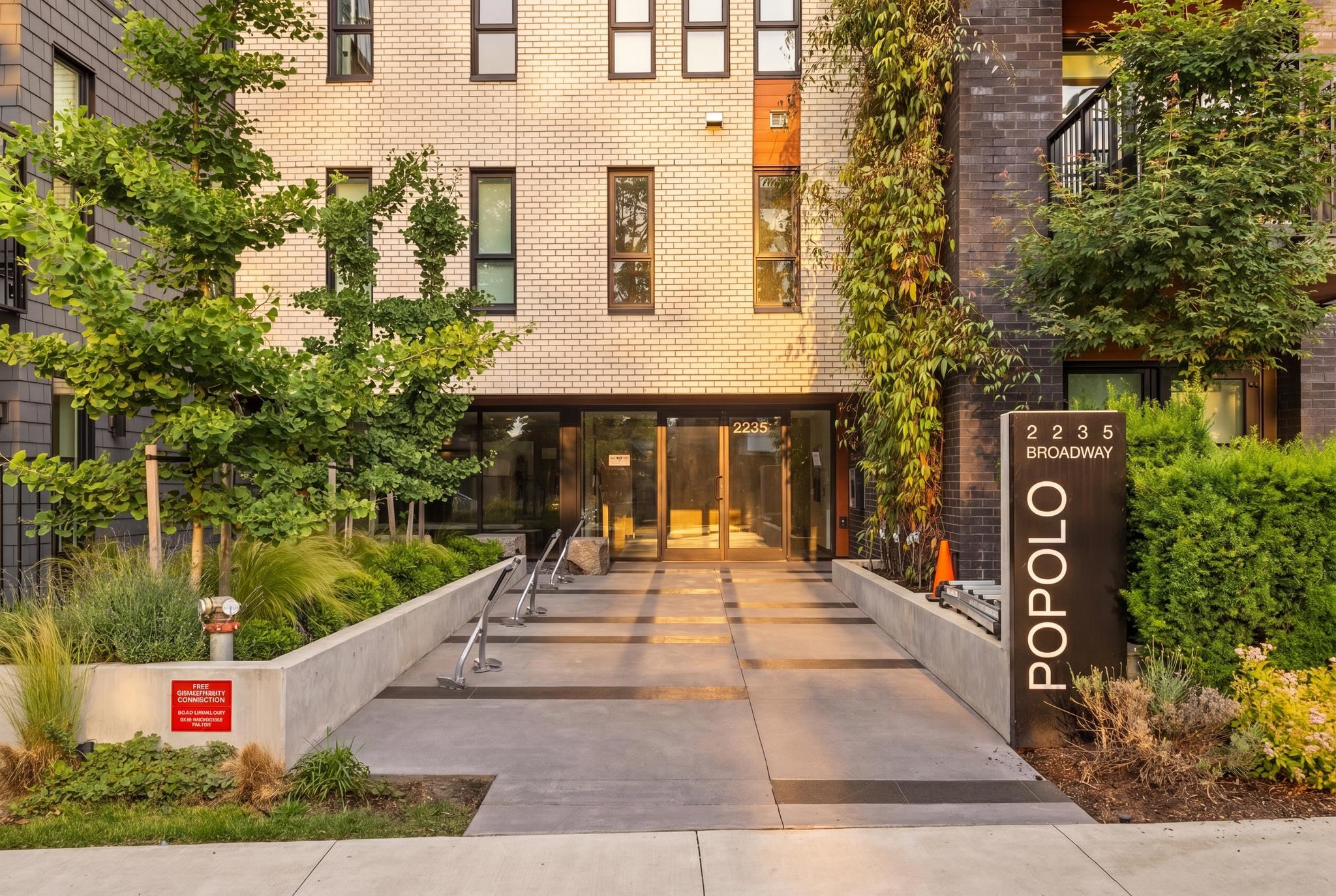 202 2235 E Broadway Vancouver, BC - 22