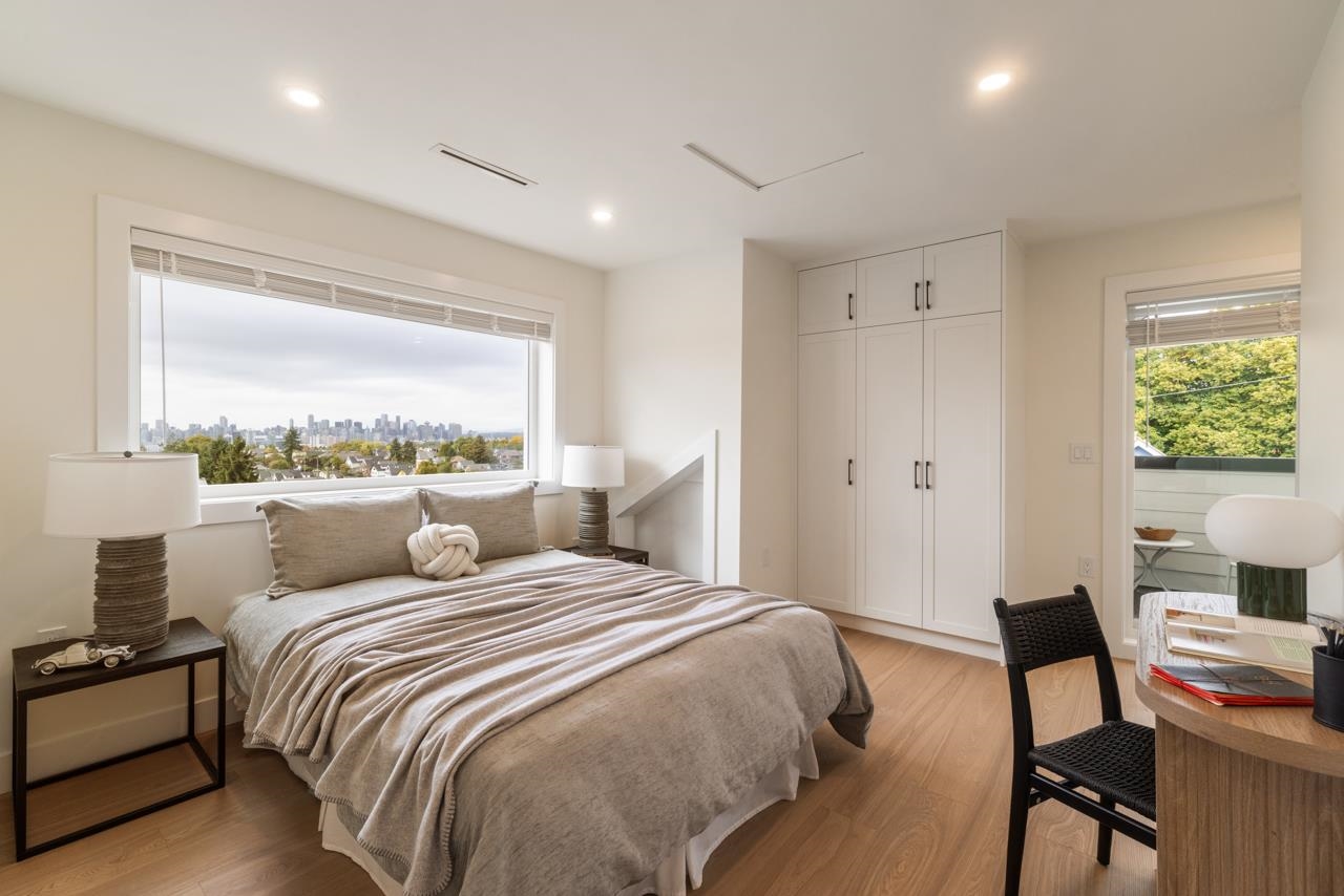 2049 E 4th Avenue Vancouver, BC - 22