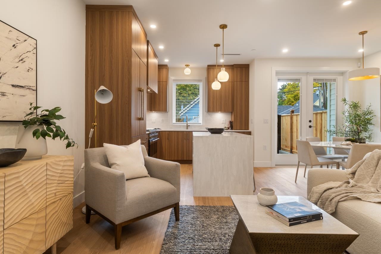 2049 E 4th Avenue Vancouver, BC - 9