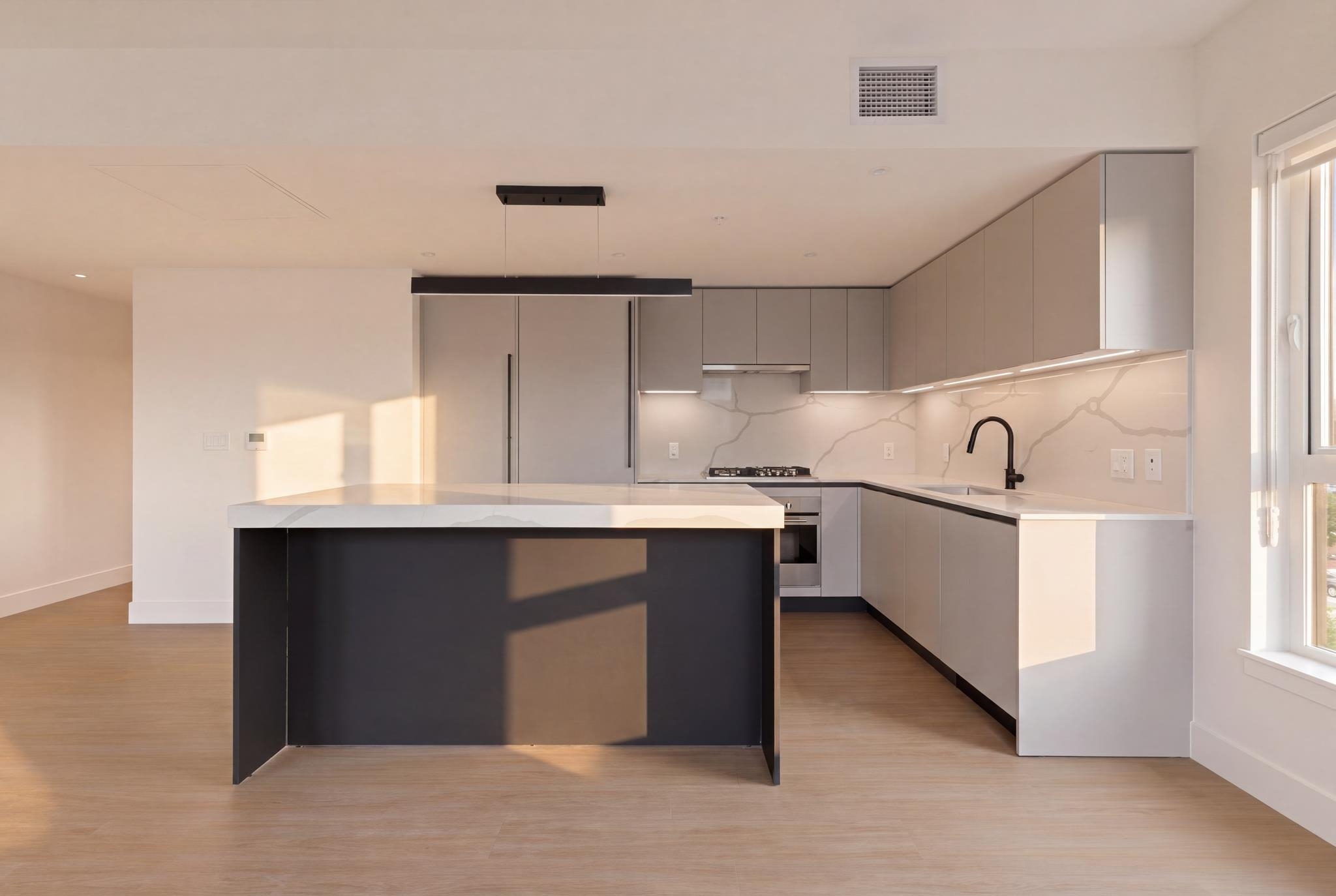 503 2235 E Broadway Vancouver, BC - 6