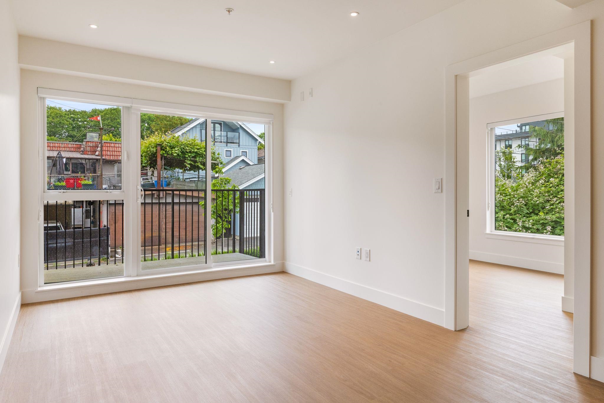202 2235 E Broadway Vancouver, BC - 3