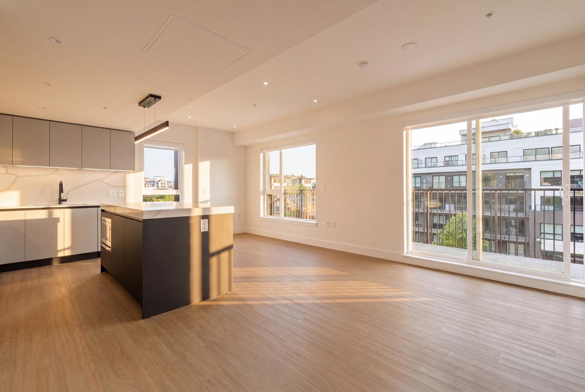 503 2235 E Broadway Vancouver, BC - 2
