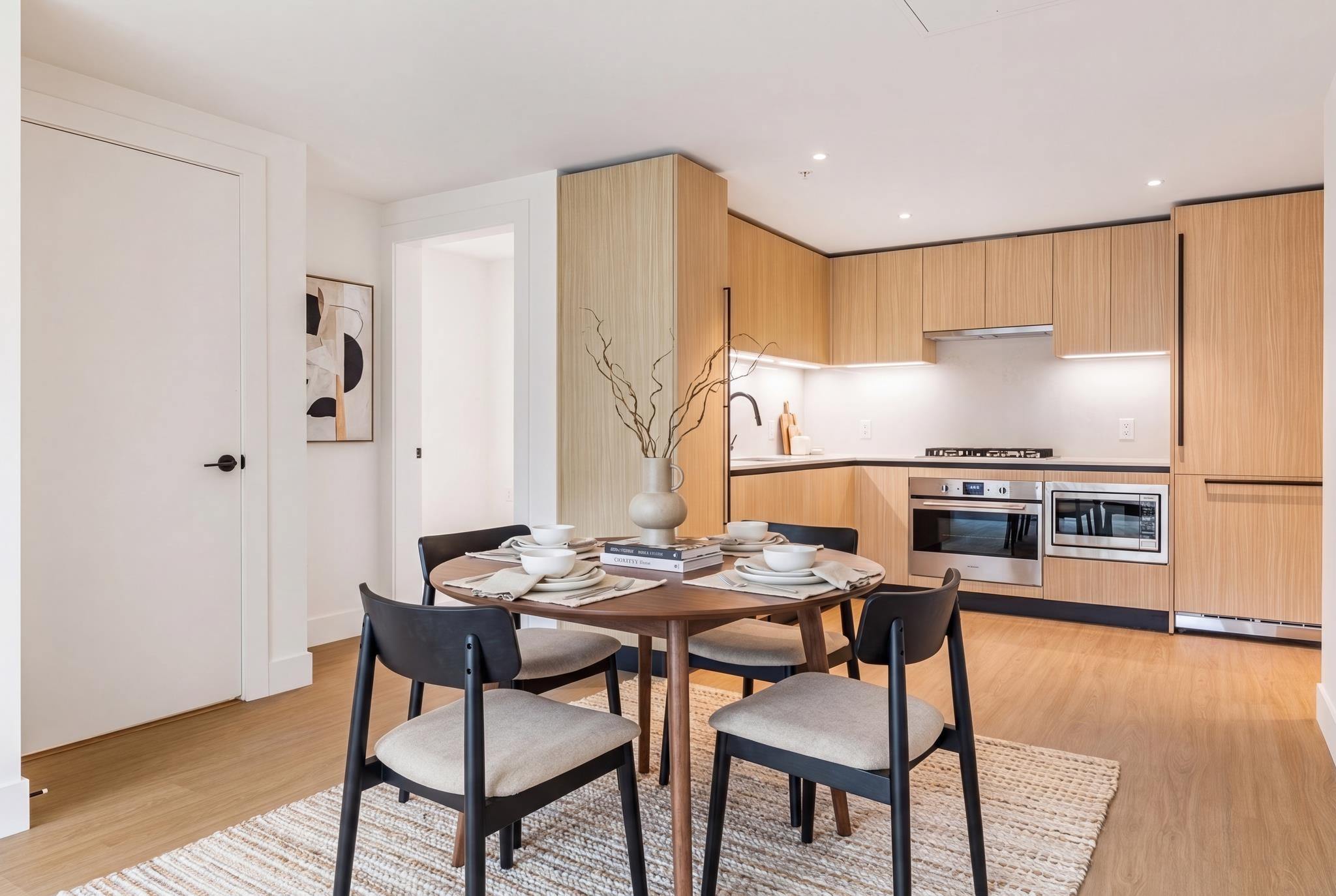 202 2235 E Broadway Vancouver, BC - 4