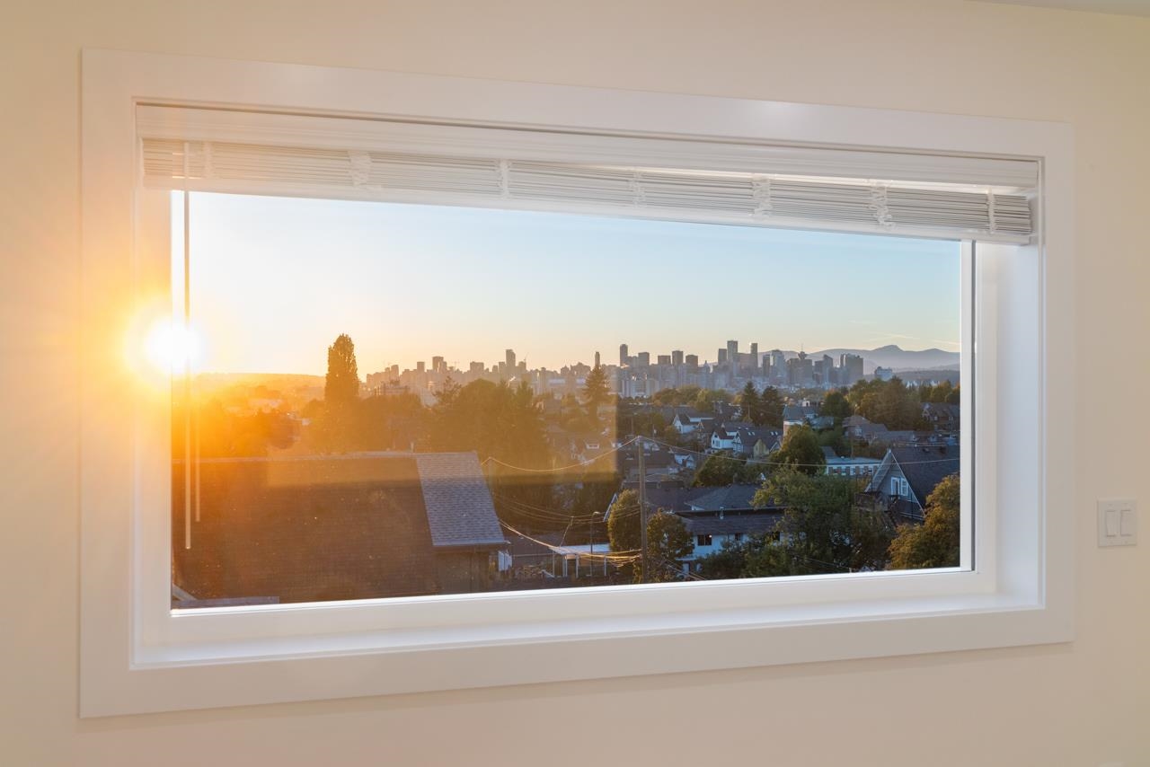 2049 E 4th Avenue Vancouver, BC - 23