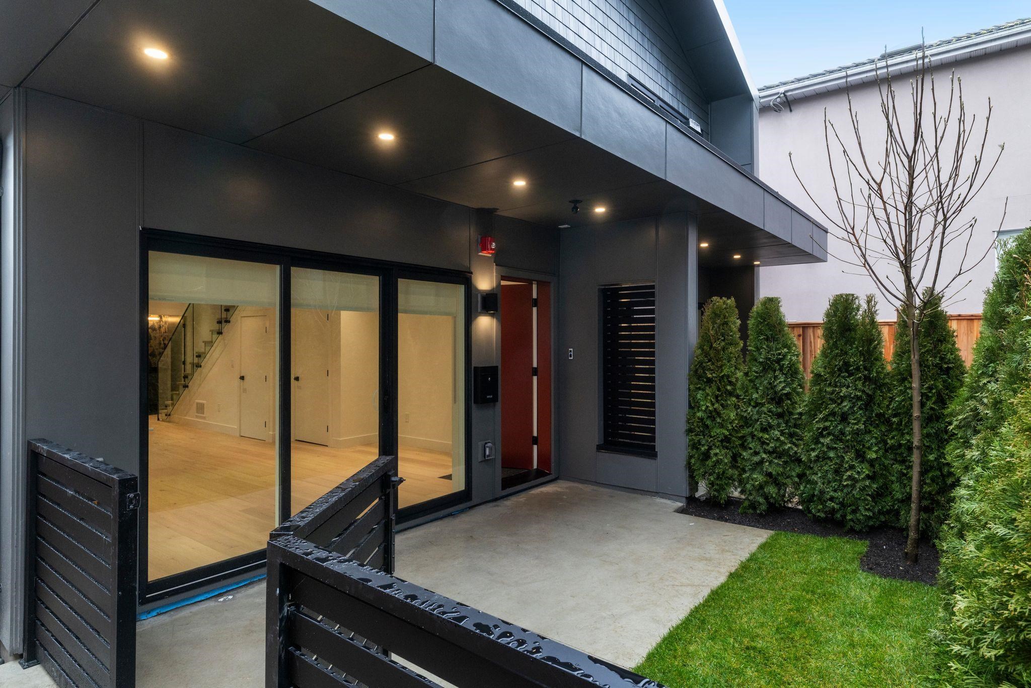 1 2539 Grant Avenue Vancouver, BC - 25
