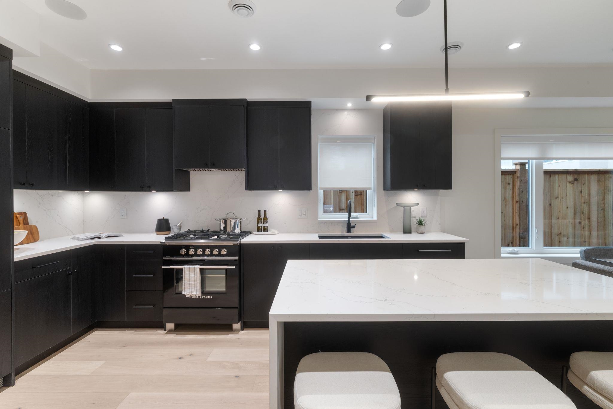 2 2539 Grant Street Vancouver, BC - 1