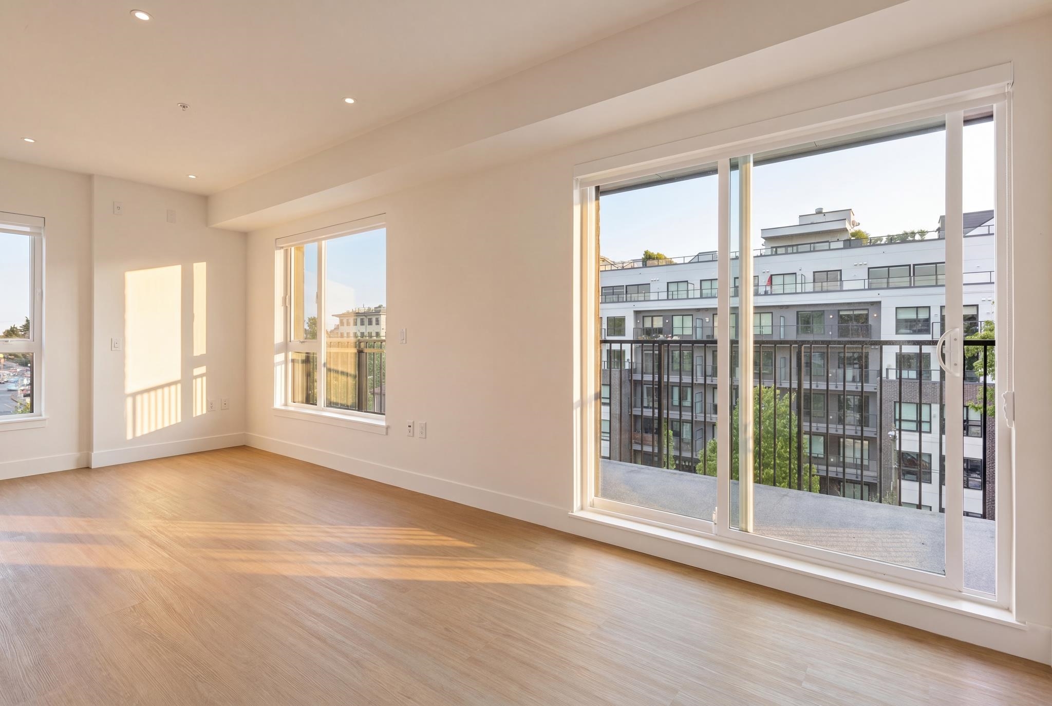 503 2235 E Broadway Vancouver, BC - 4
