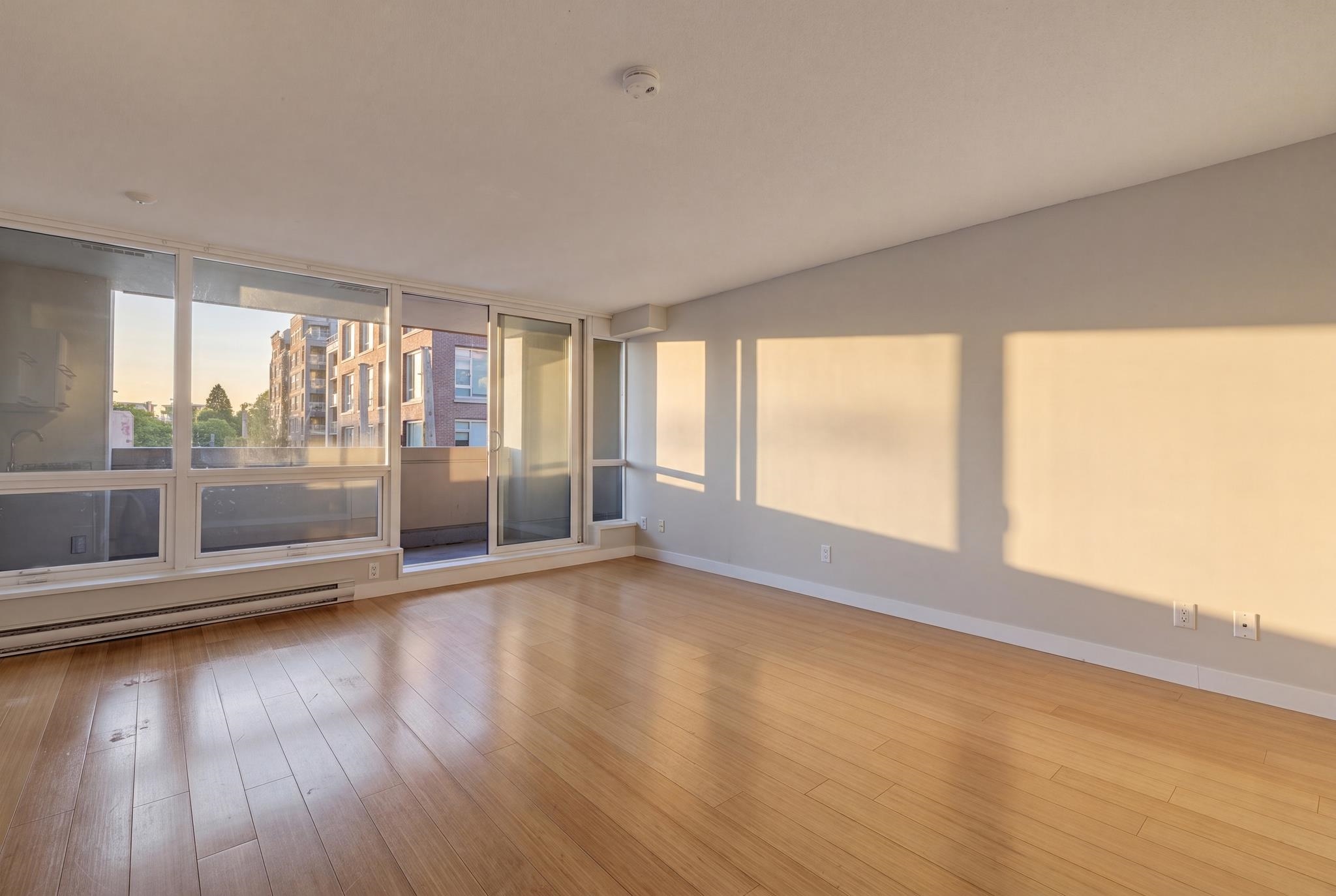 410 718 Main Street Vancouver, BC - 2