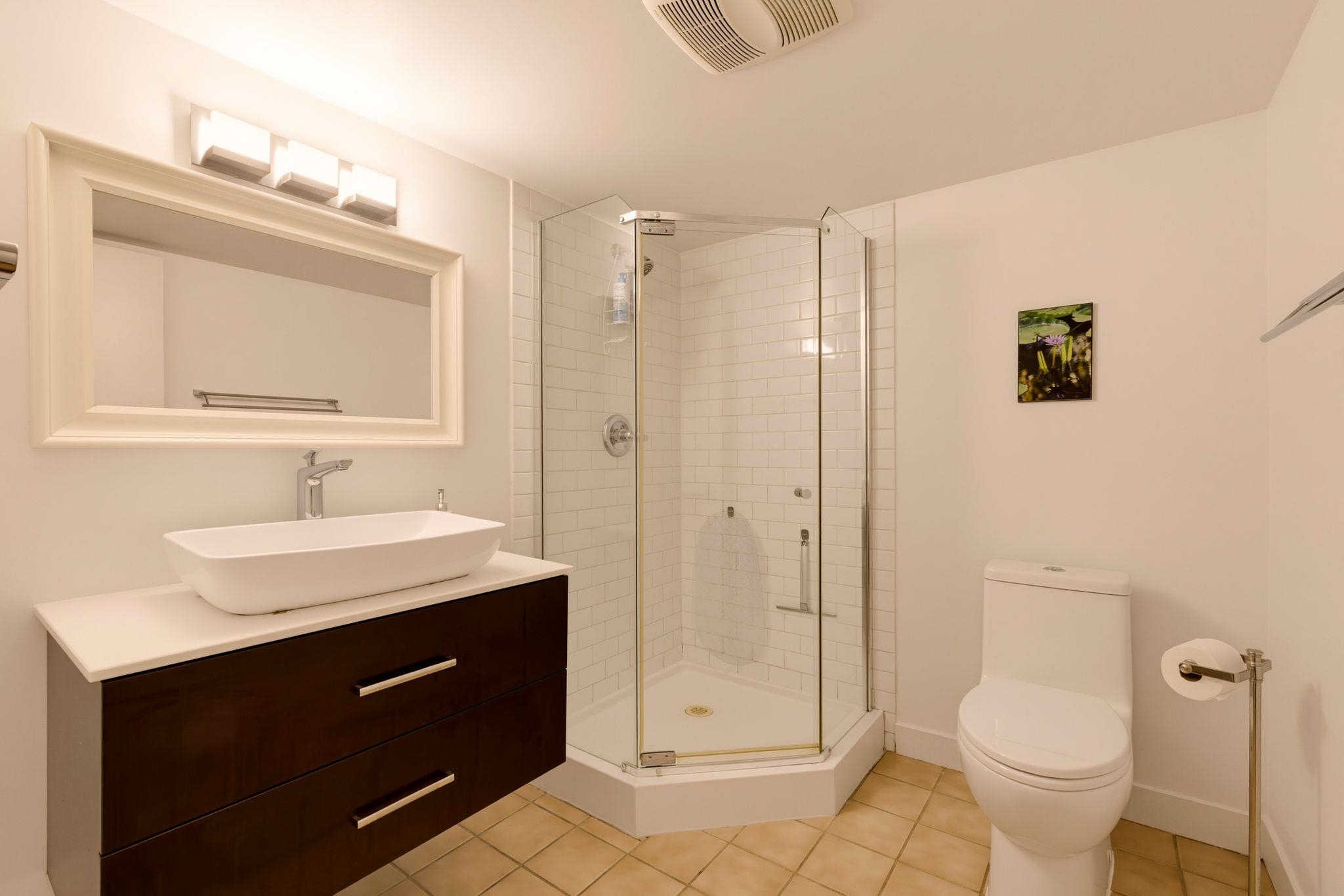 1955 E 8th Avenue Vancouver, BC - 30