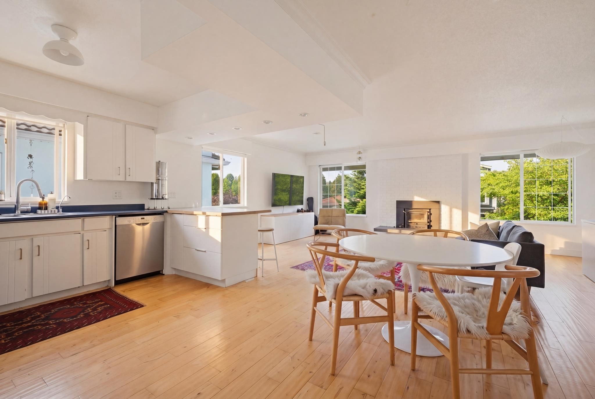 2554 E 7th Avenue Vancouver, BC - 4