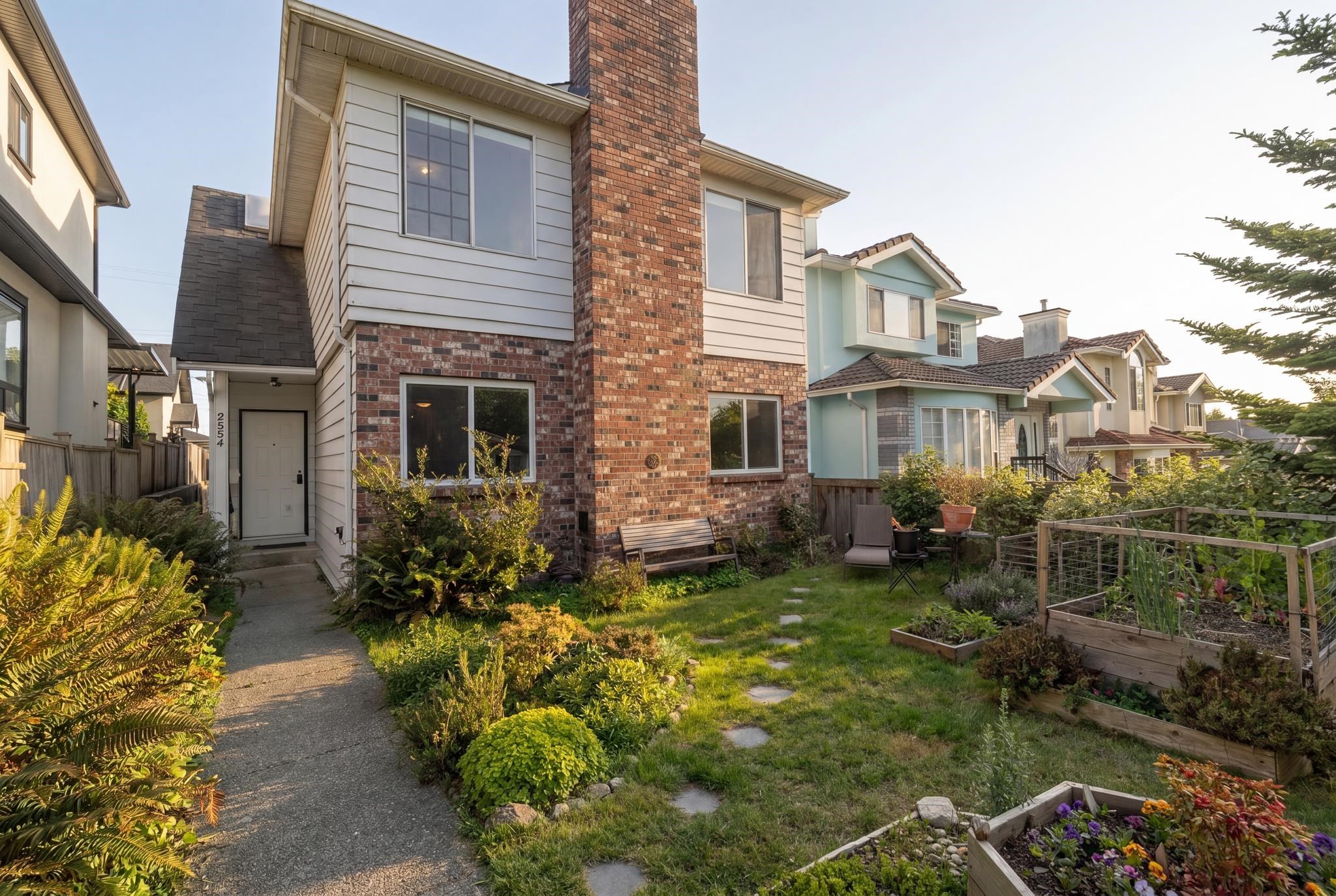 2554 E 7th Avenue Vancouver, BC - 31