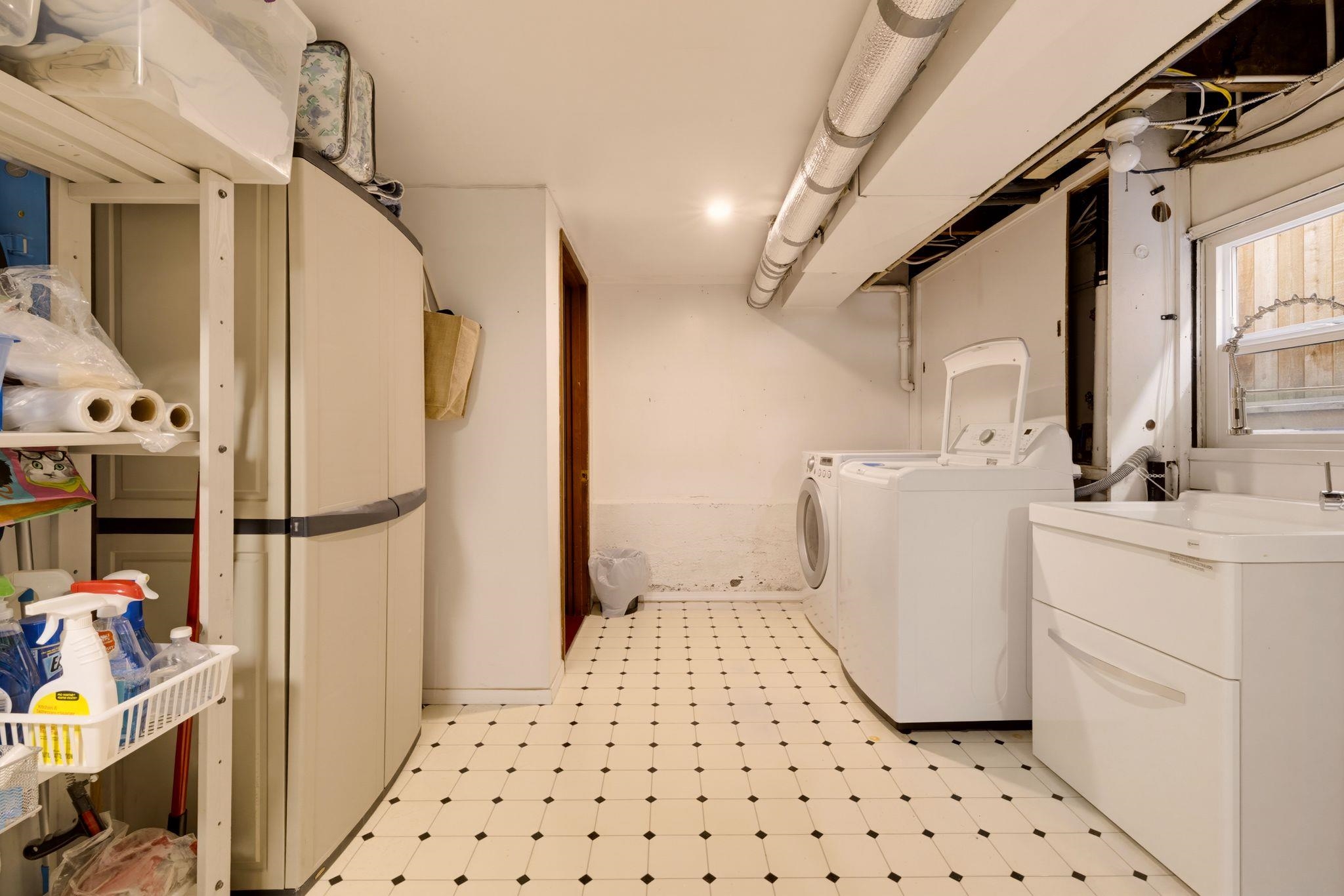 1955 E 8th Avenue Vancouver, BC - 25