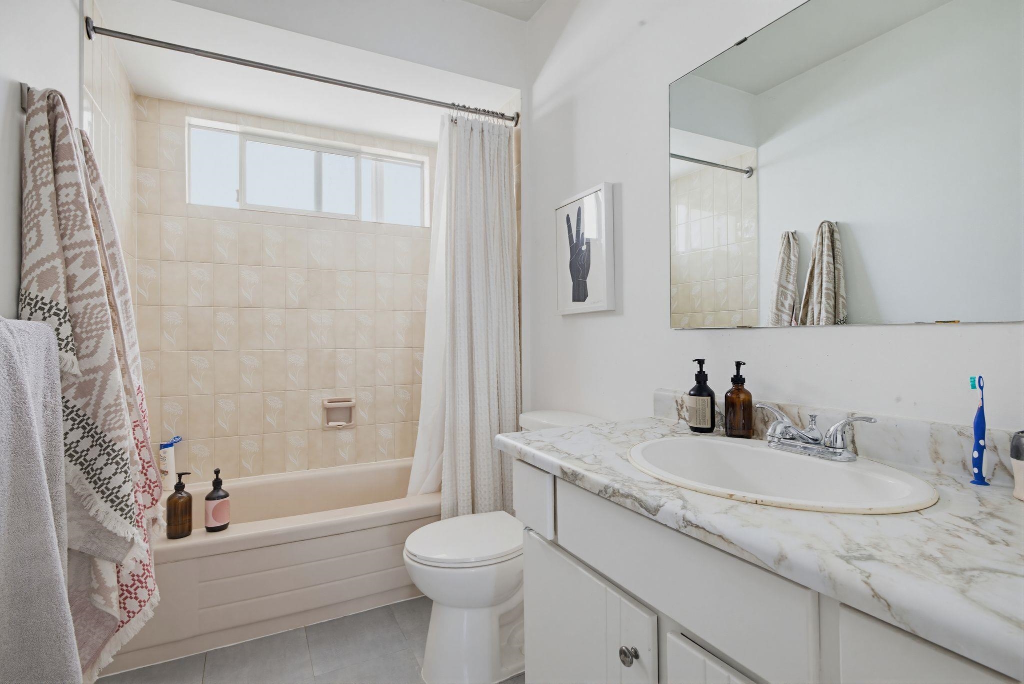 2554 E 7th Avenue Vancouver, BC - 16