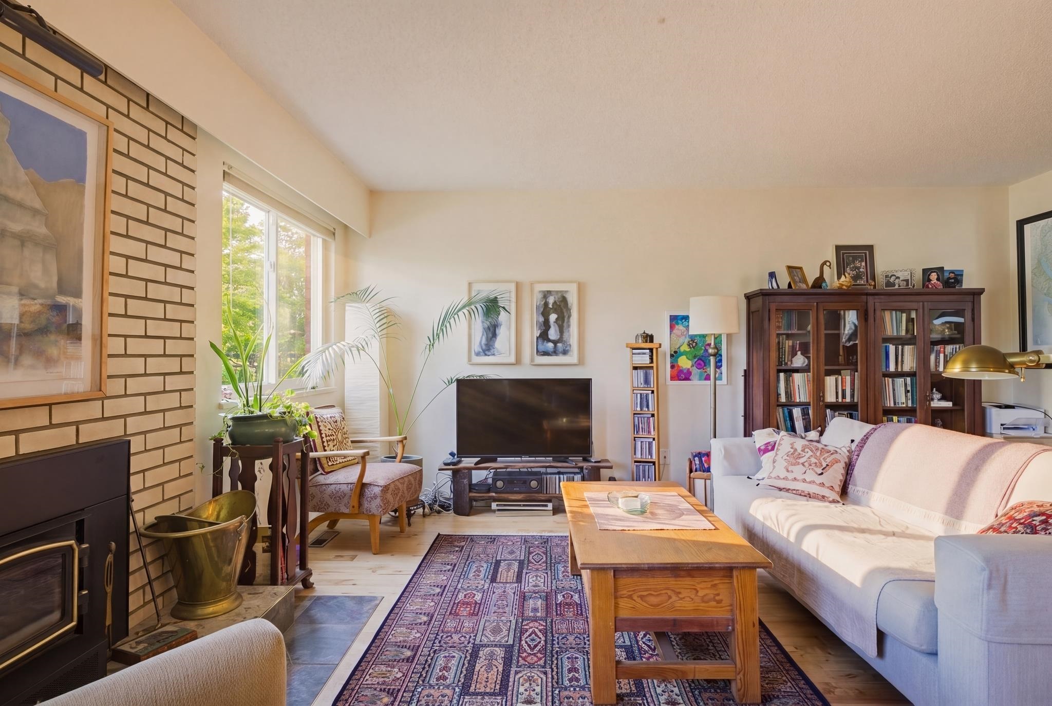 2554 E 7th Avenue Vancouver, BC - 25