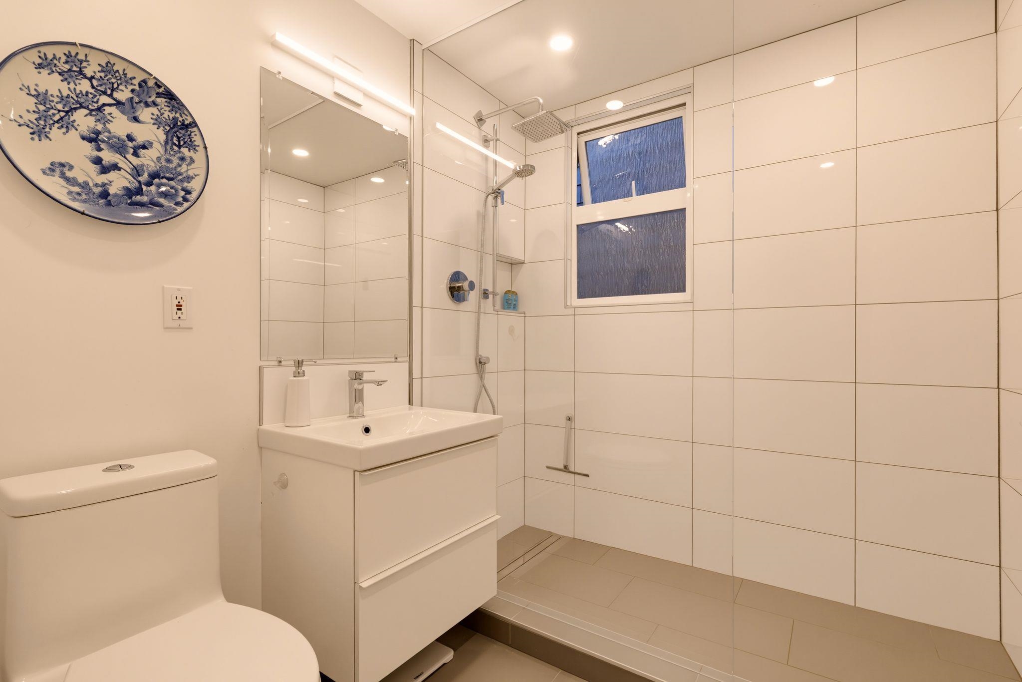 1955 E 8th Avenue Vancouver, BC - 8