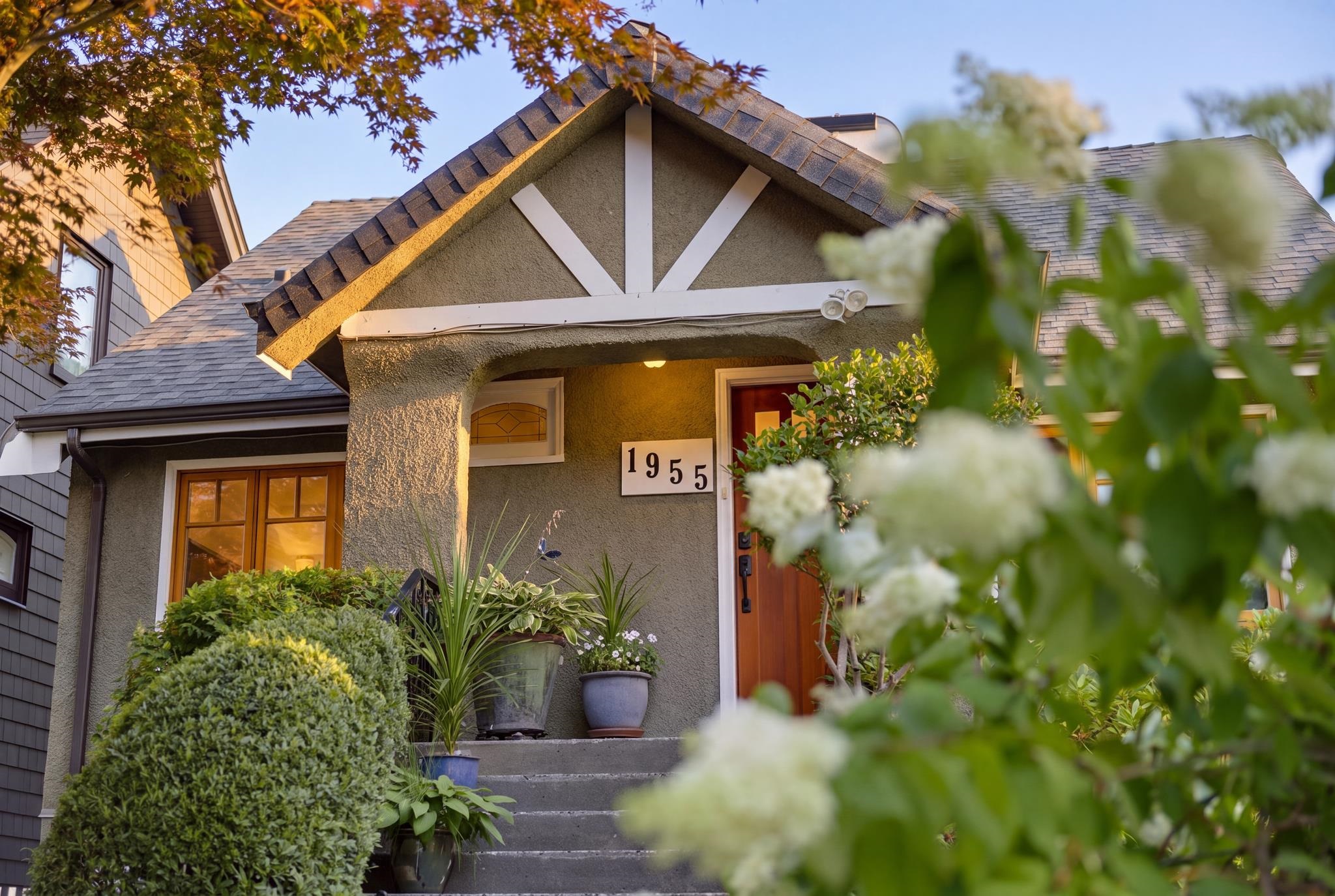 1955 E 8th Avenue Vancouver, BC - 1