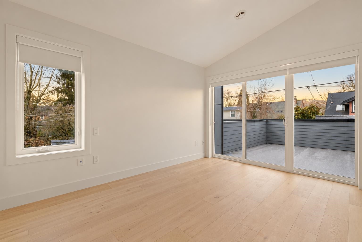 1 2539 Grant Street Vancouver, BC - 16