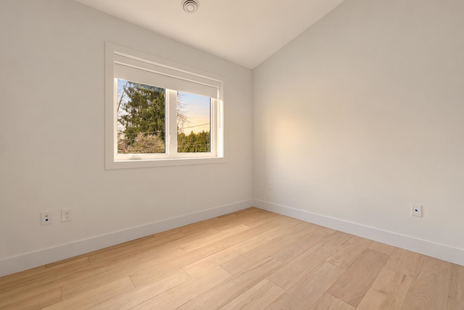 1 2539 Grant Street Vancouver, BC - 11