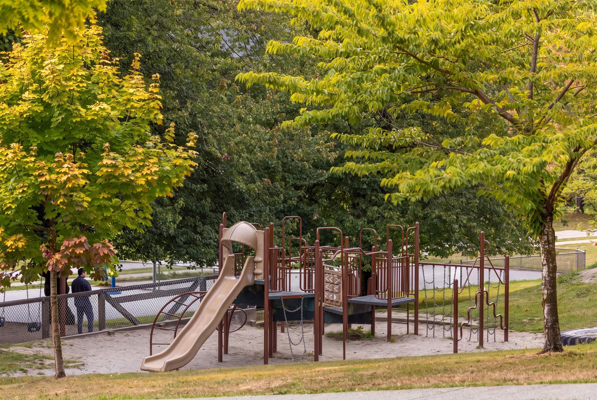3882 Welwyn Street Vancouver, BC - 39