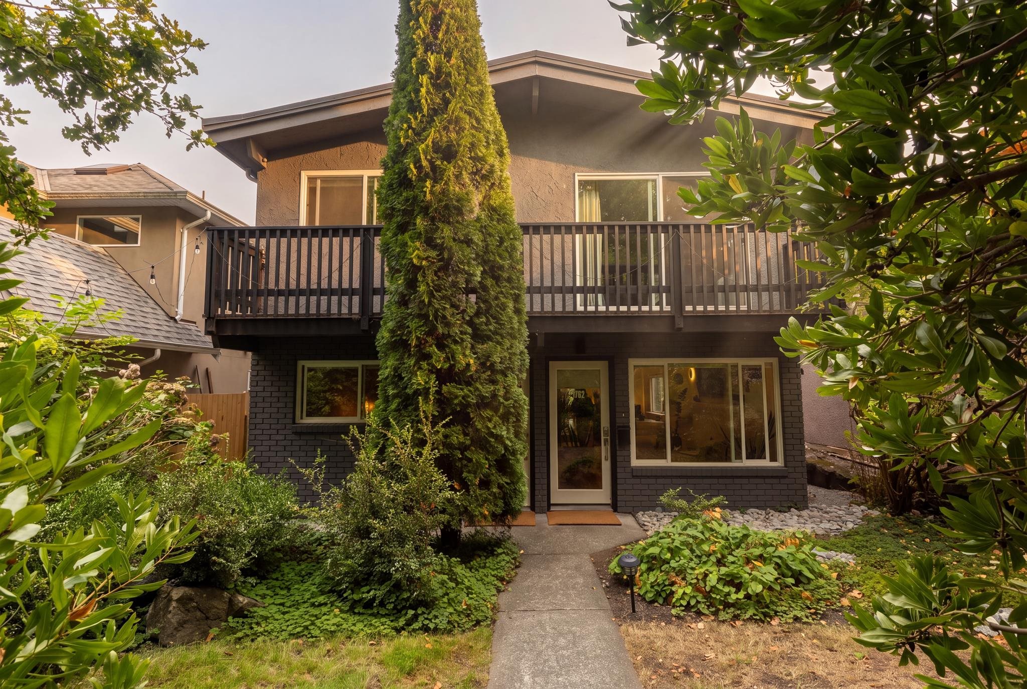 1762 E 15th Avenue Vancouver, BC - 1