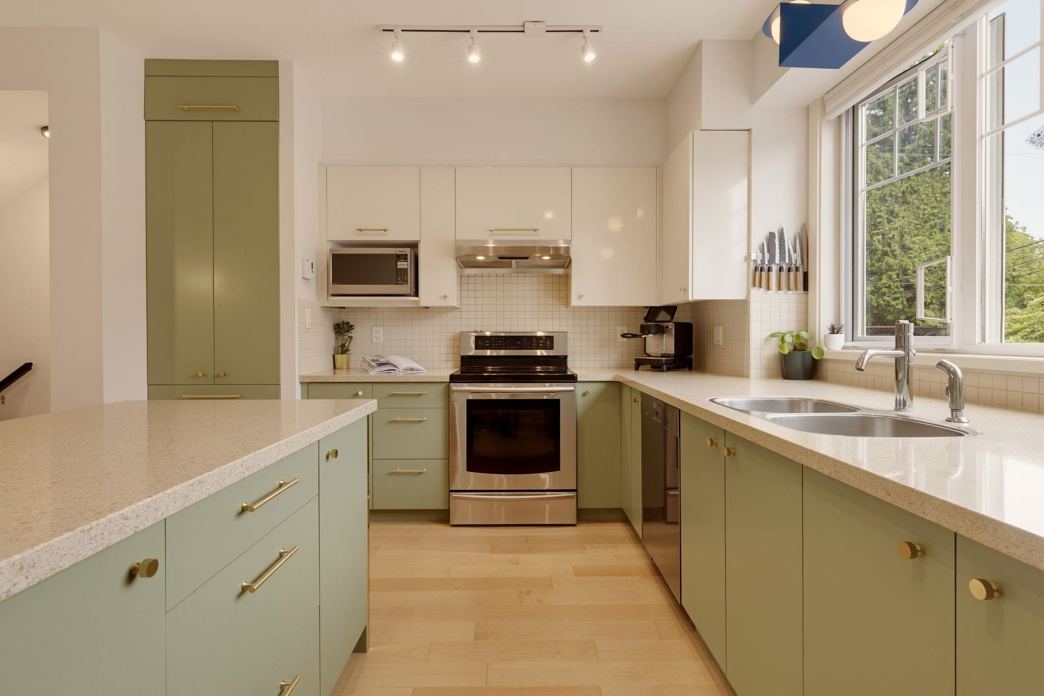 3882 Welwyn Street Vancouver, BC - 8