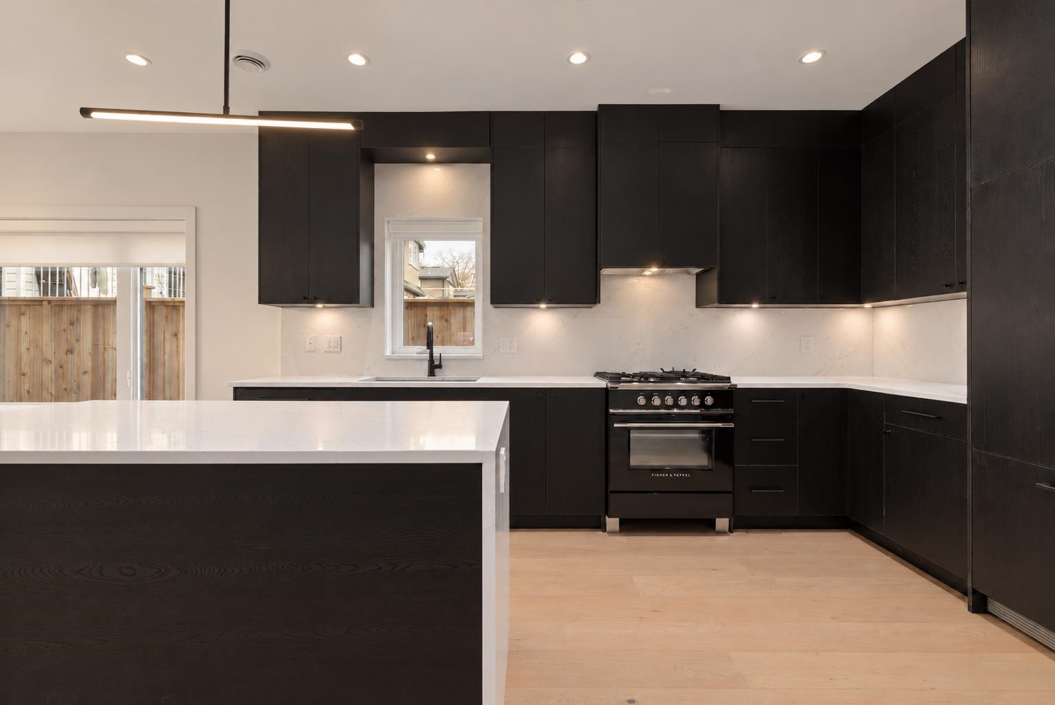 1 2539 Grant Street Vancouver, BC - 5