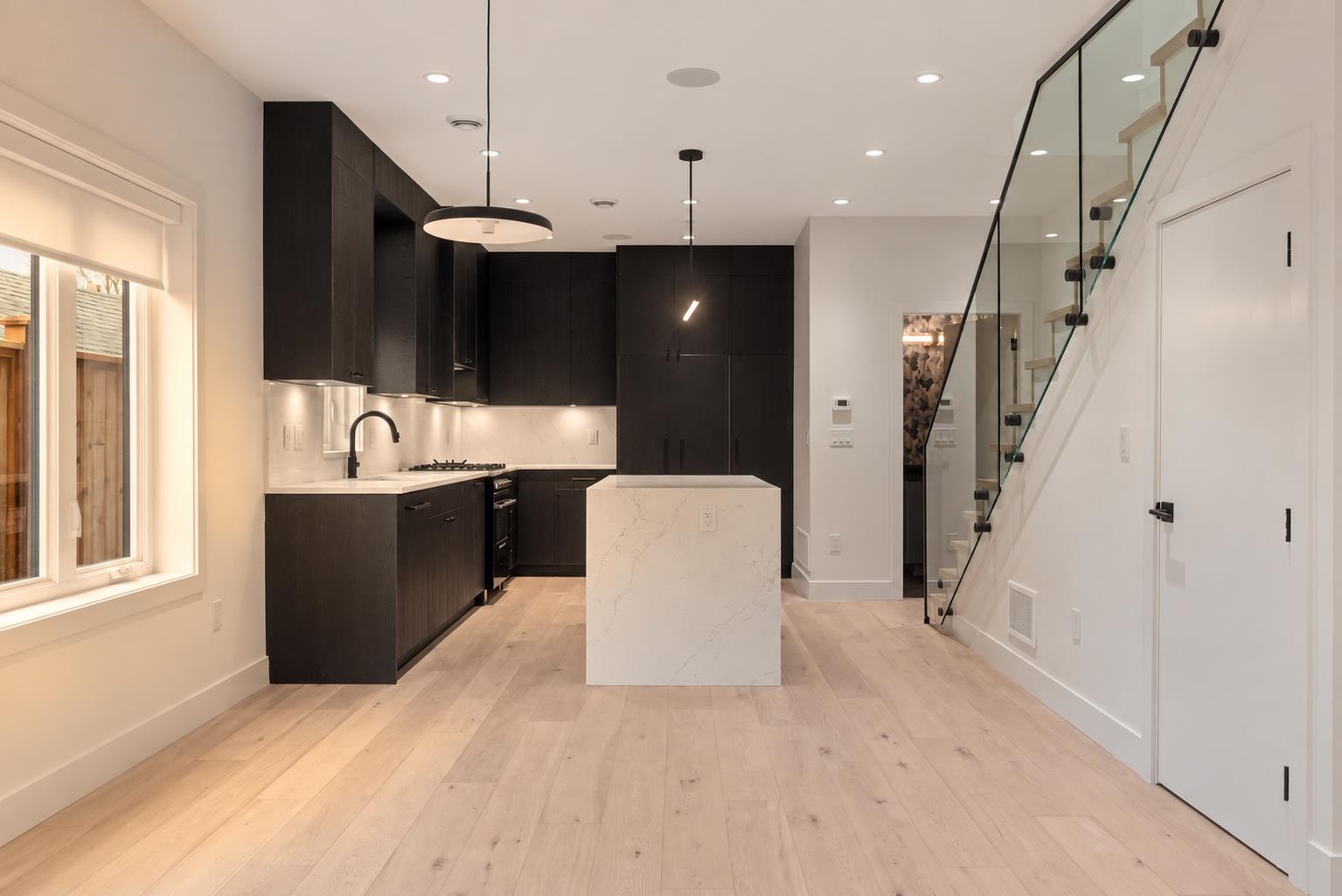 1 2539 Grant Street Vancouver, BC - 9