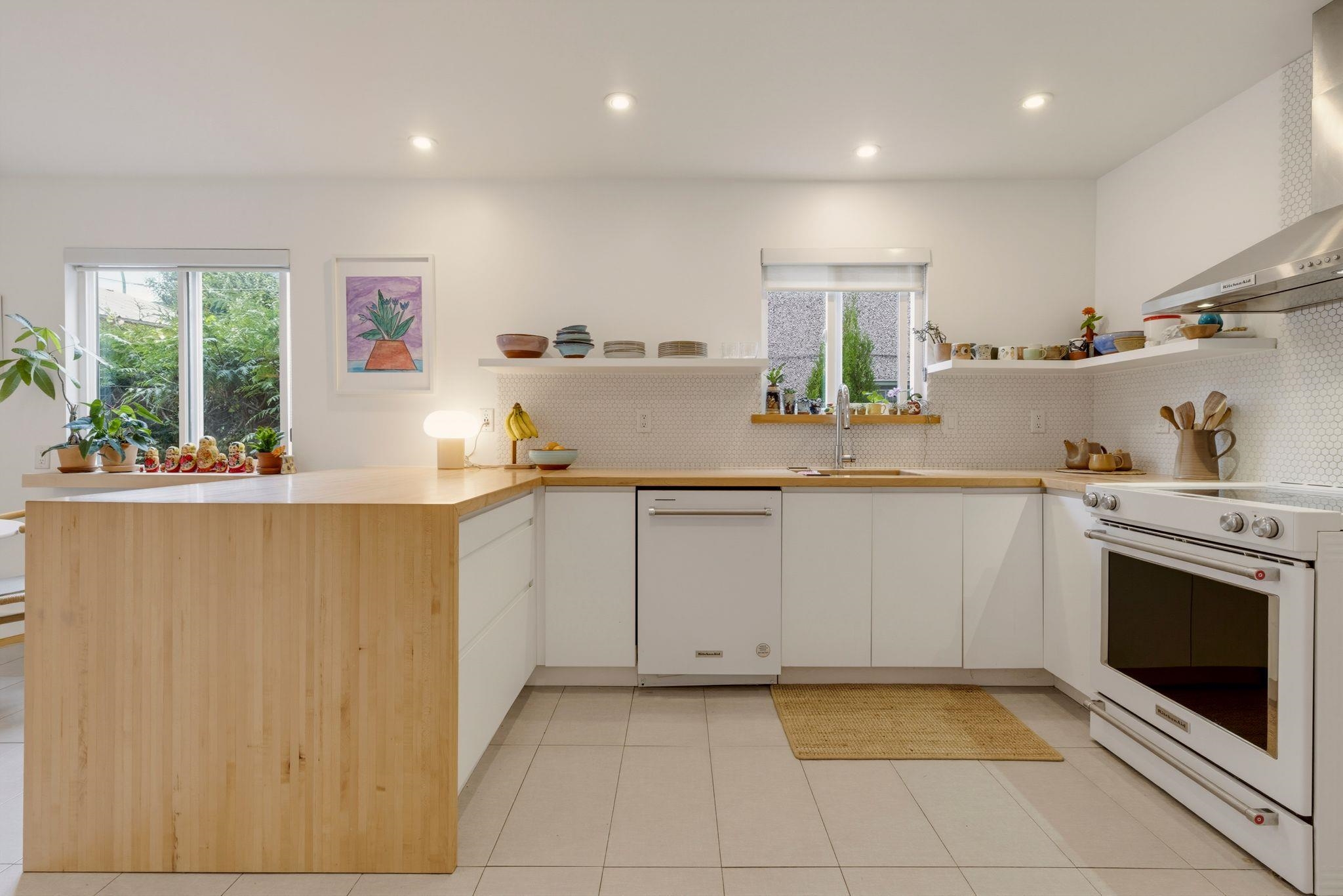 1762 E 15th Avenue Vancouver, BC - 2